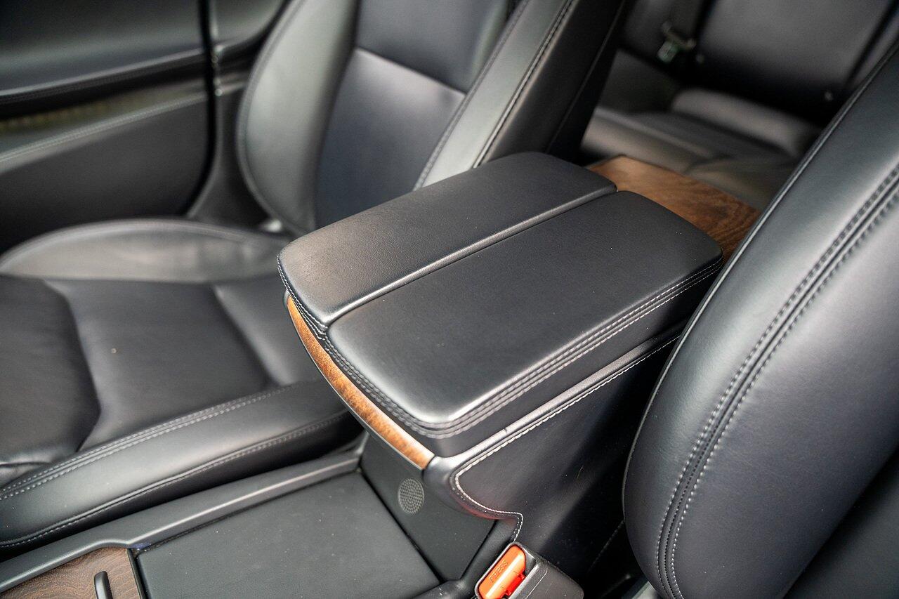 Tesla Model S view 48
