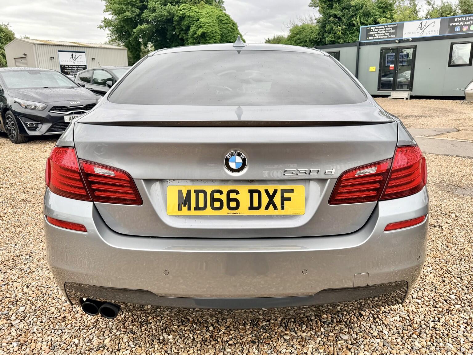 BMW 5 Series view 5