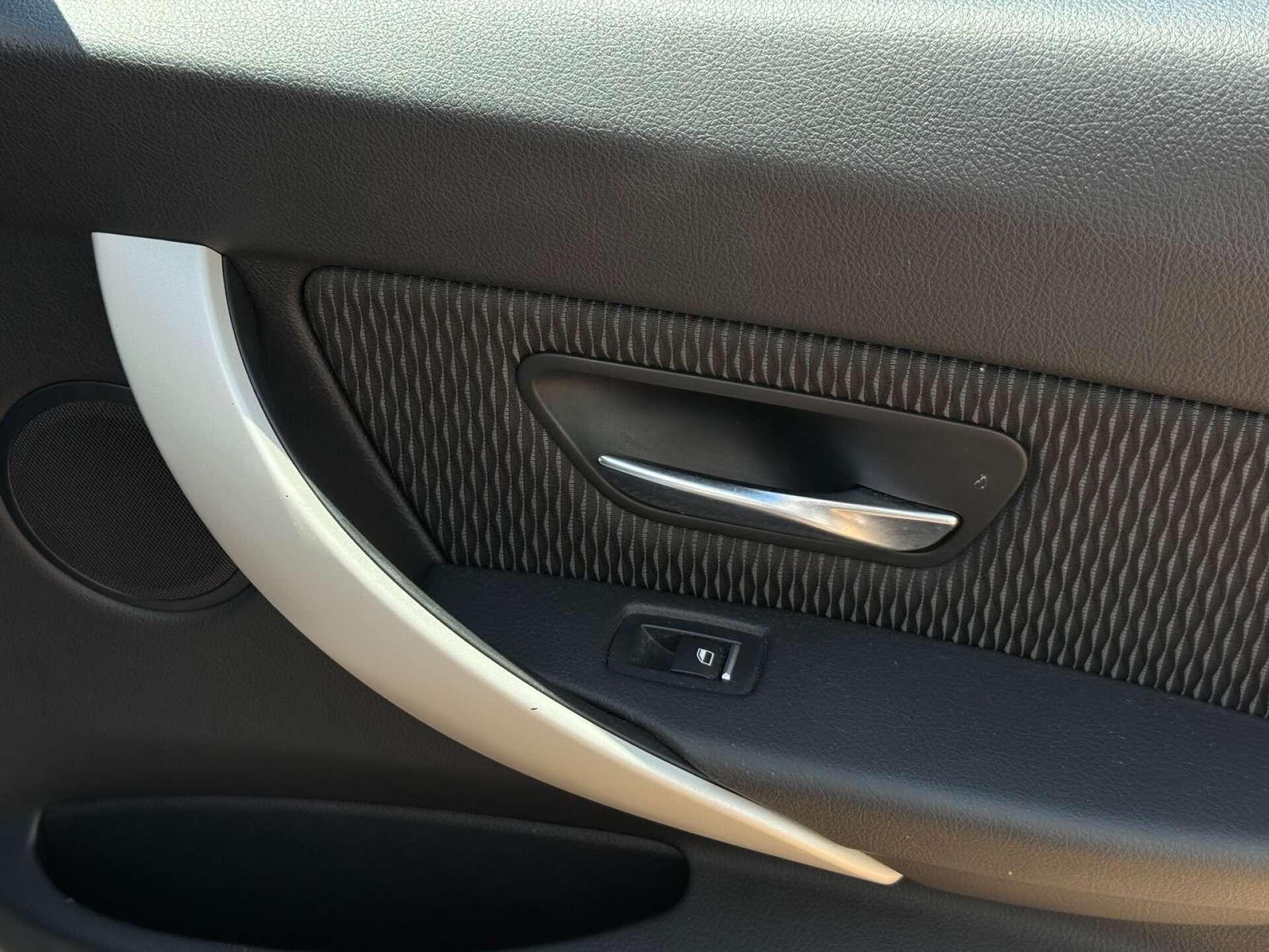 BMW 3 Series view 28