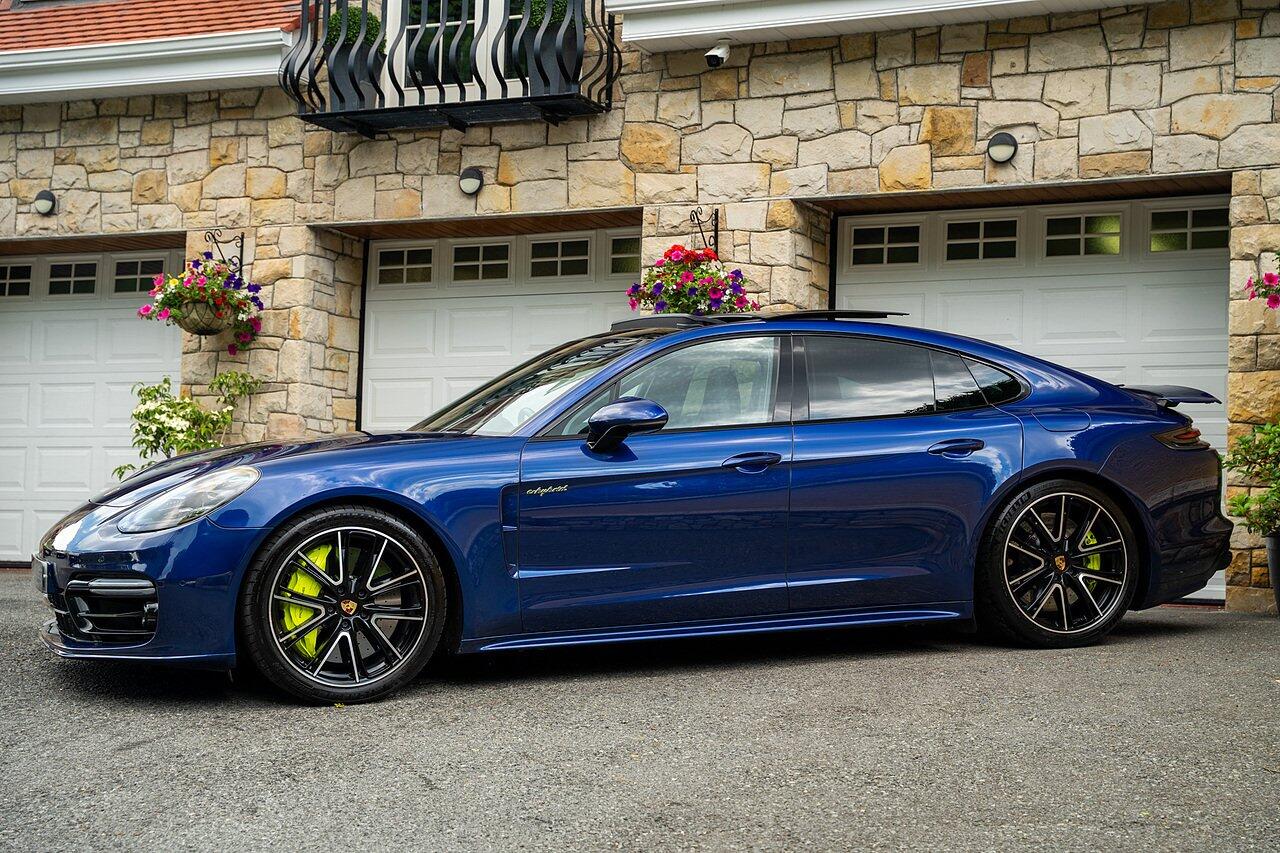 Porsche Panamera view 41