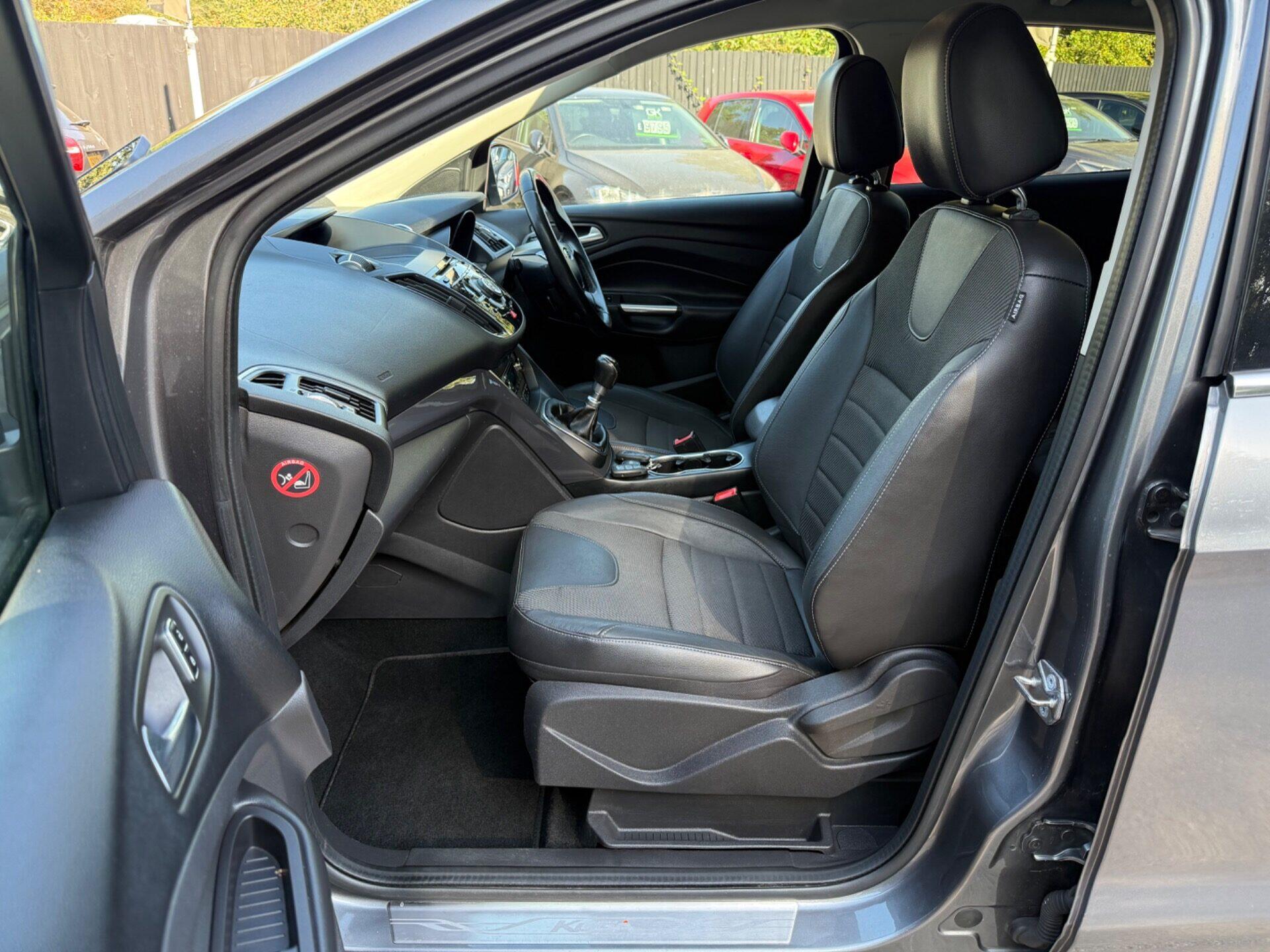 Ford Kuga view 3