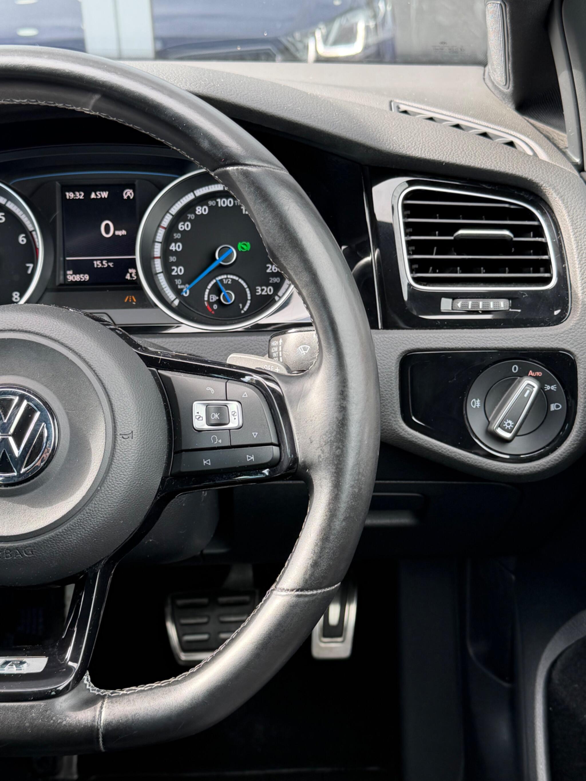 Volkswagen Golf view 19