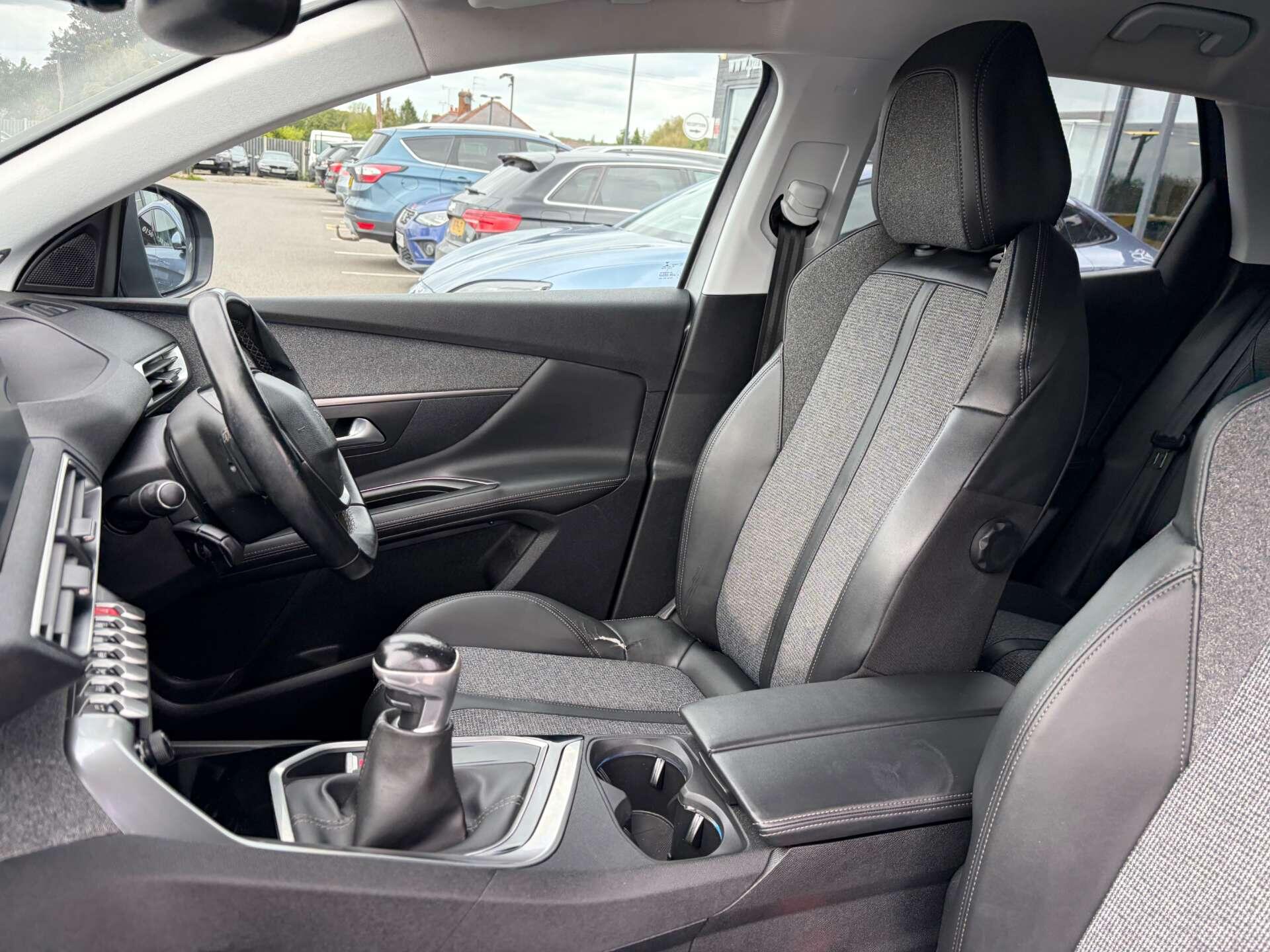Peugeot 3008 view 13