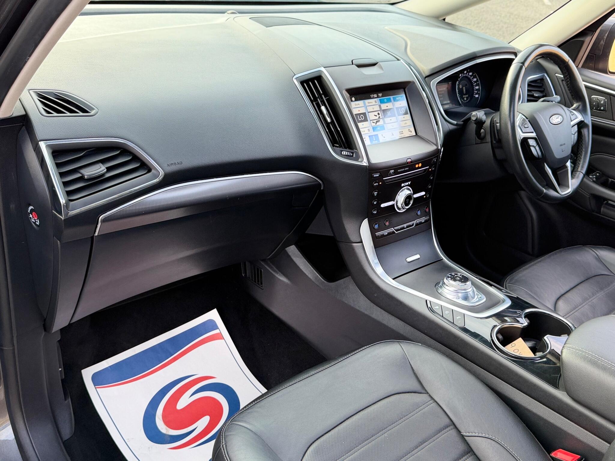 Ford Galaxy view 13