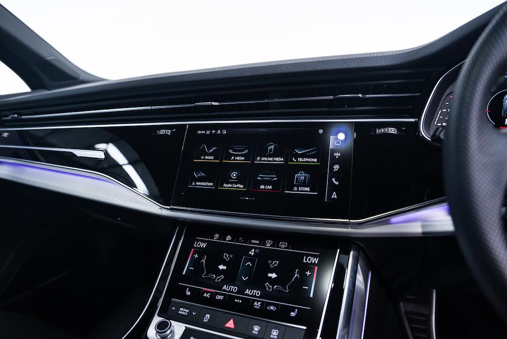Audi Q7 view 21