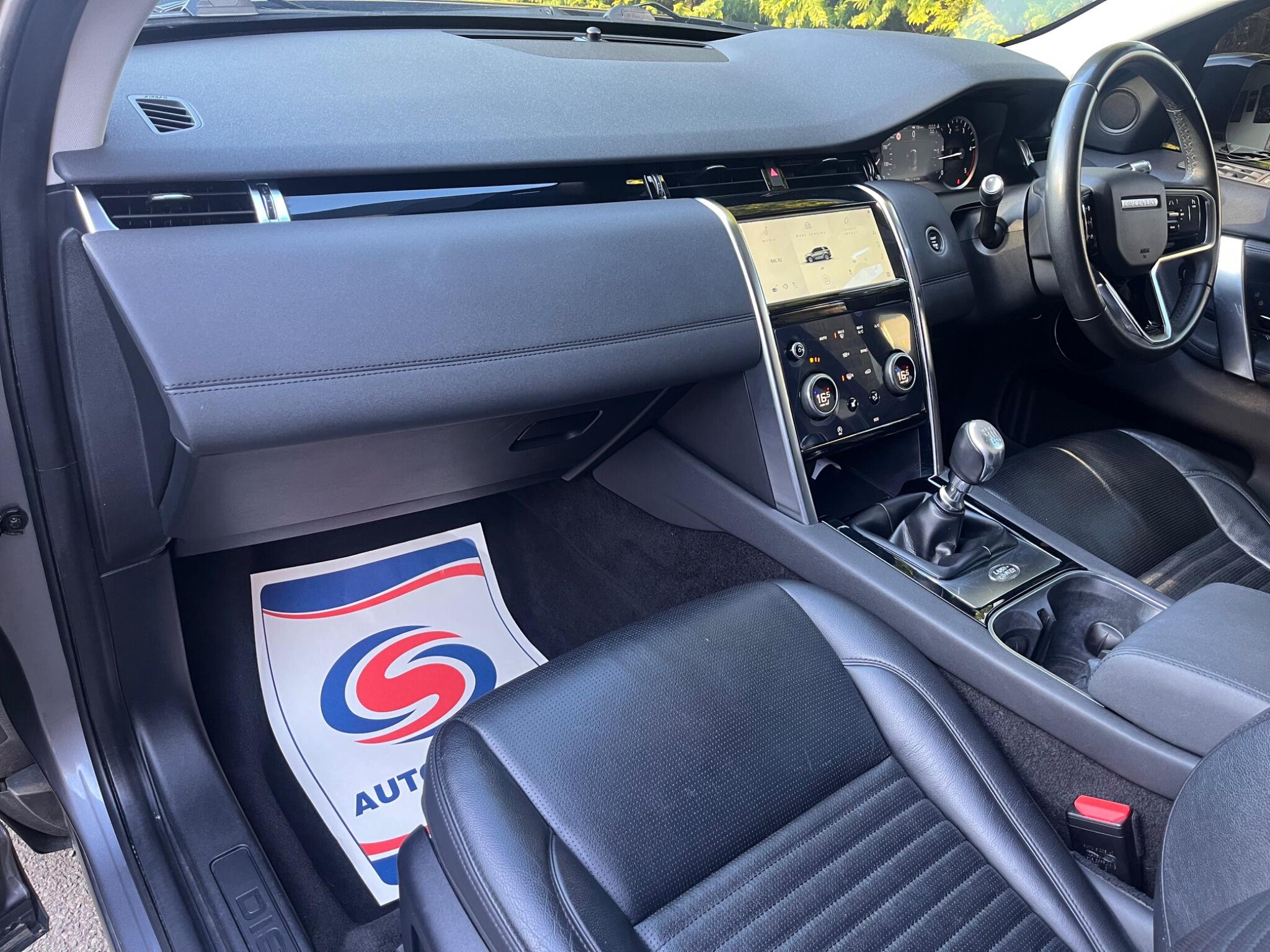 Land Rover Discovery Sport view 32