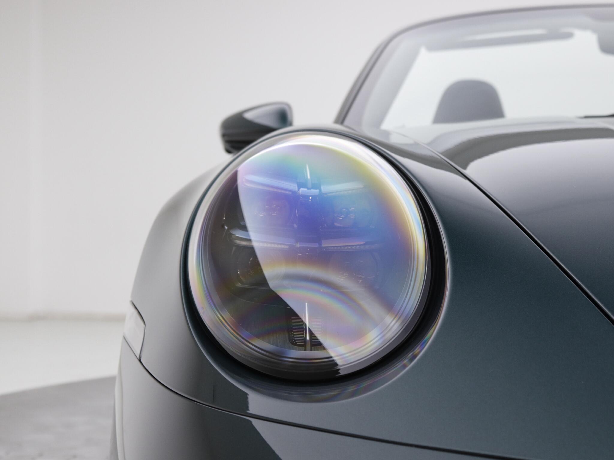 Porsche 911 view 7