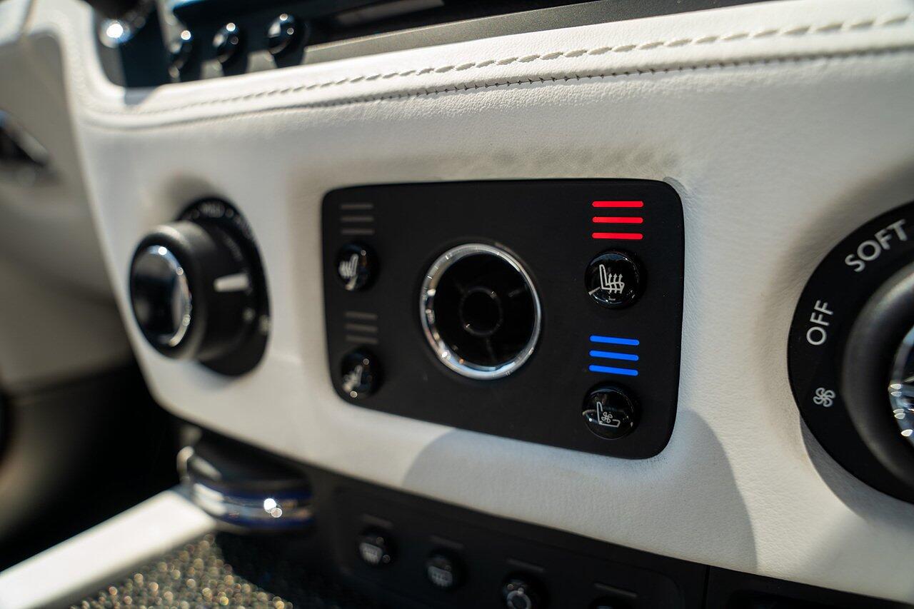 Rolls-Royce Dawn view 62