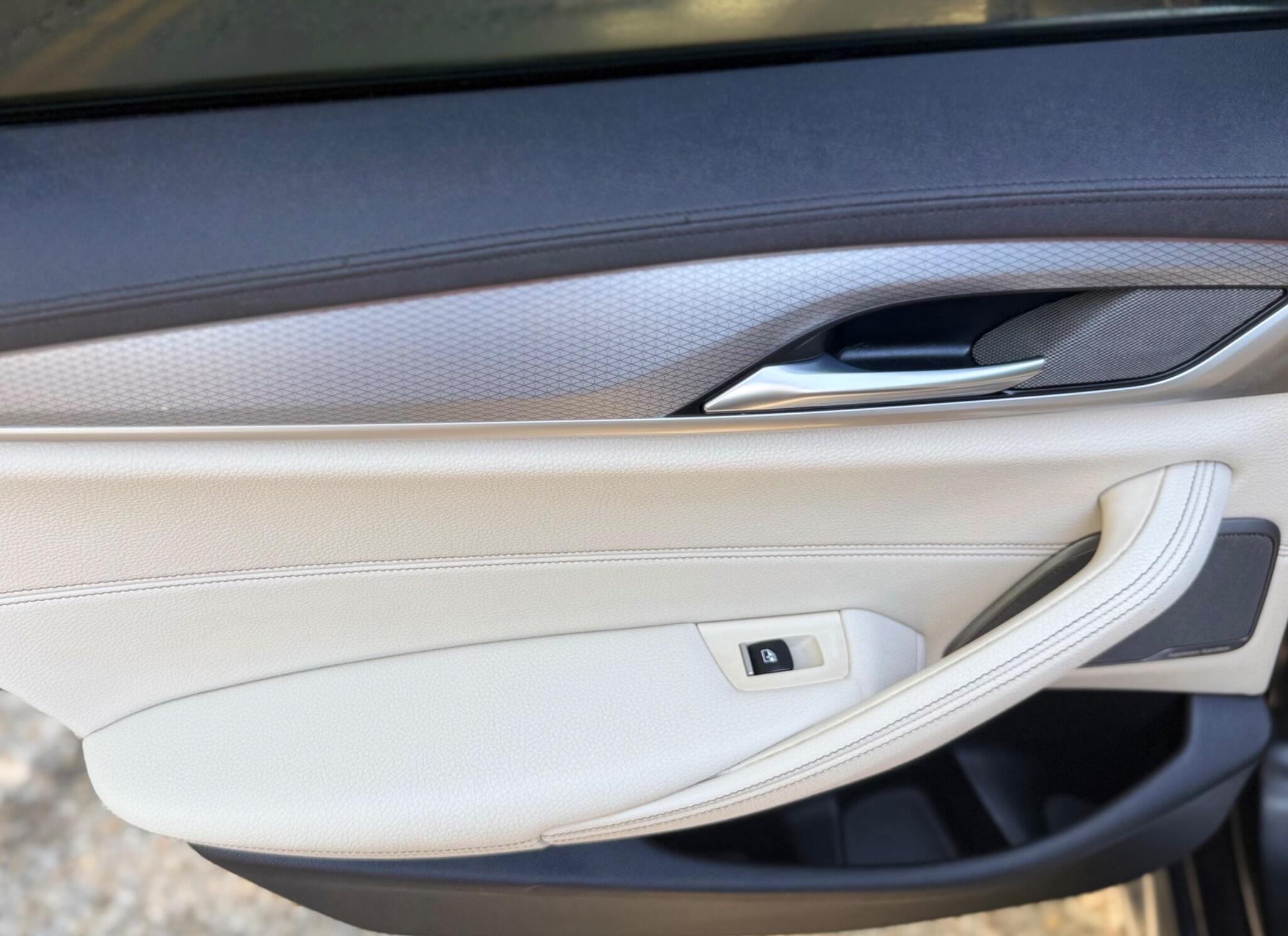 BMW 5 Series view 20
