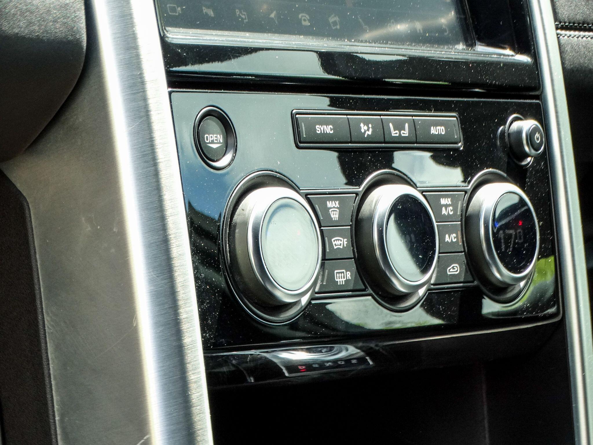 Land Rover Discovery 3 view 16