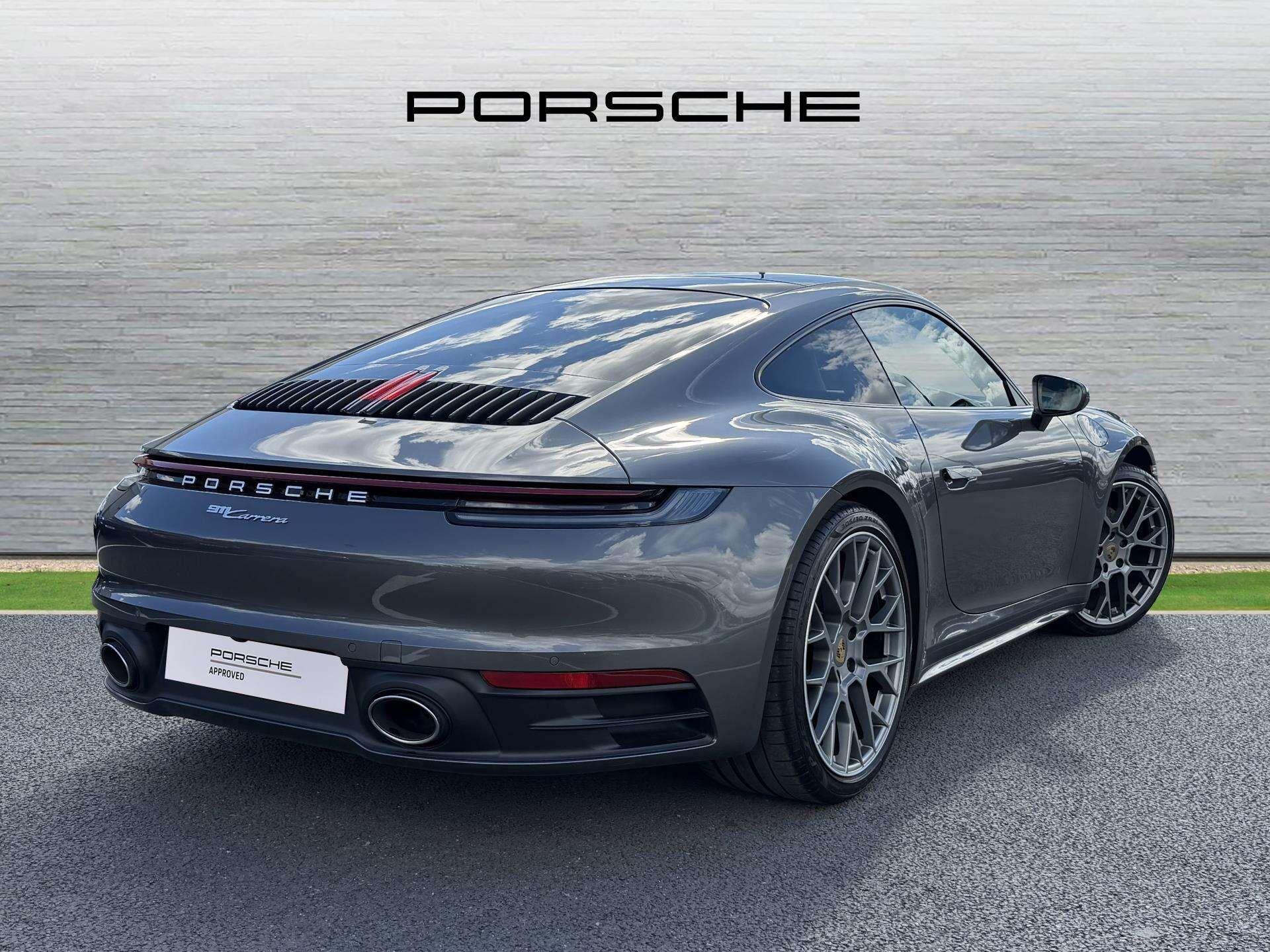 Porsche 911 view 3