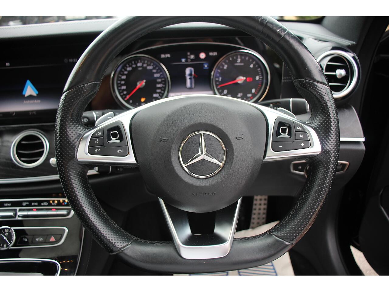 Mercedes-Benz E Class view 33