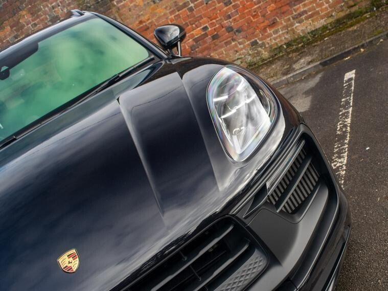 Porsche Macan view 12