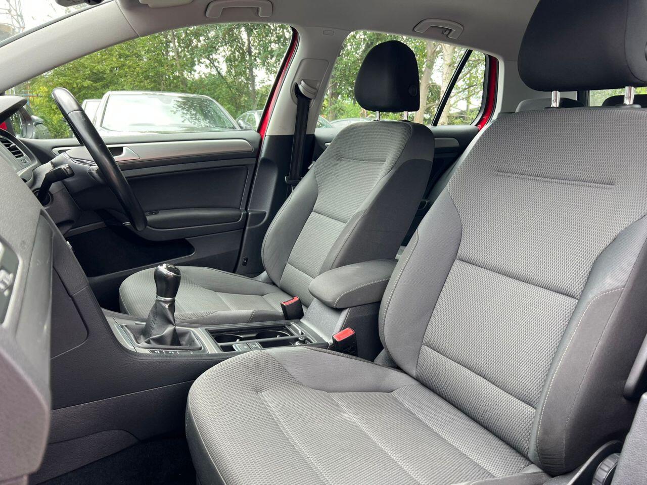 Volkswagen Golf view 17