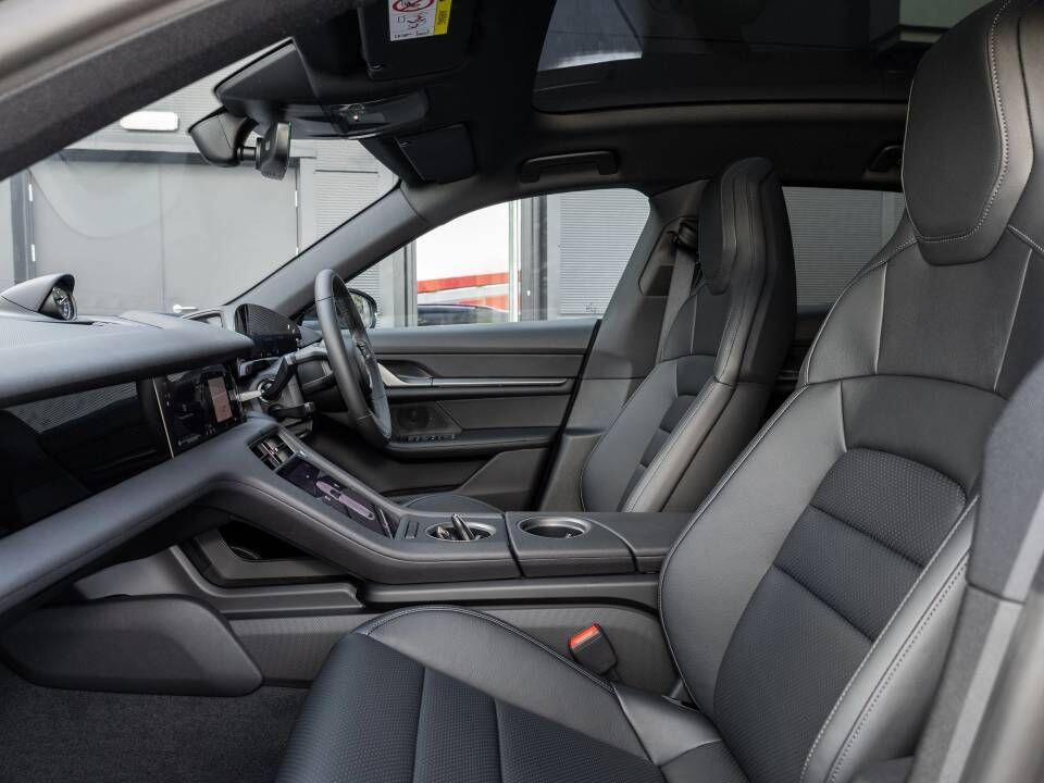 Porsche Taycan view 46