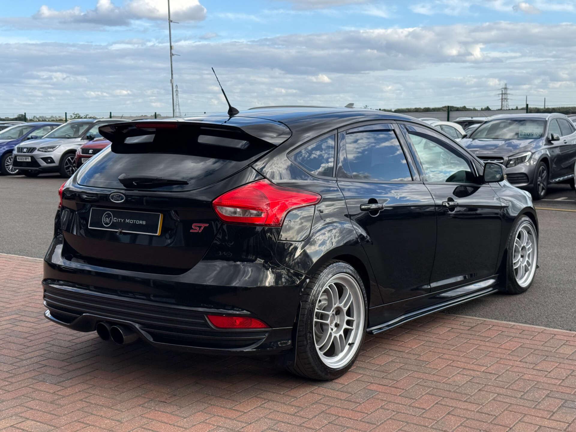 Ford Focus view 17