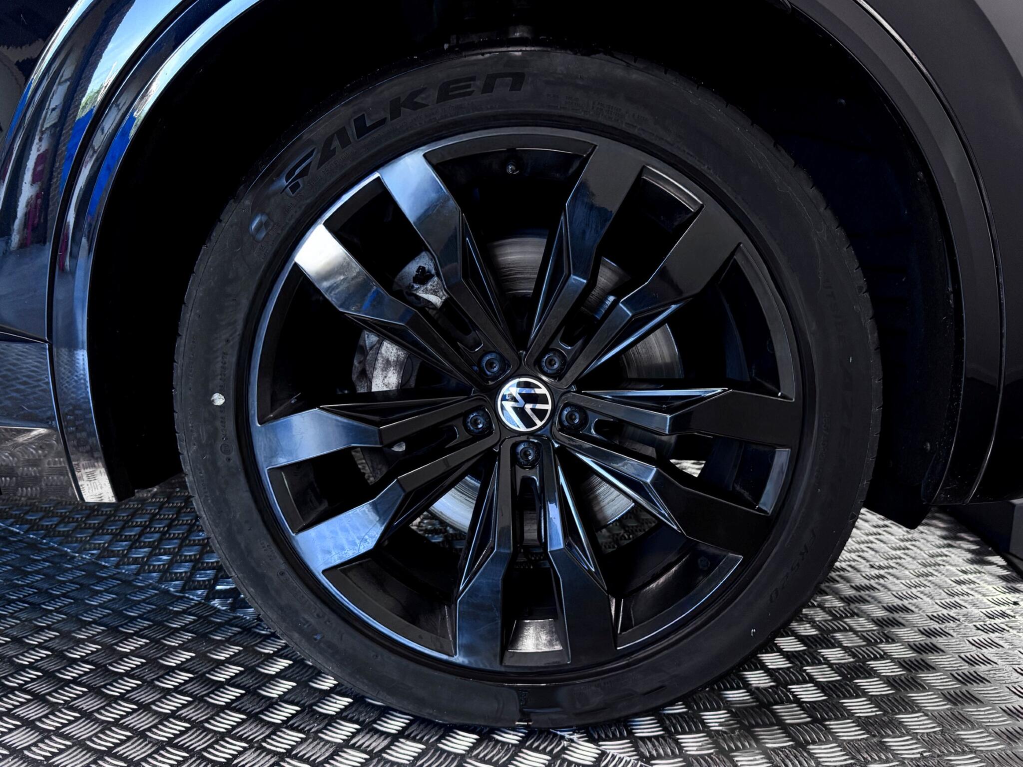 Volkswagen Touareg view 69
