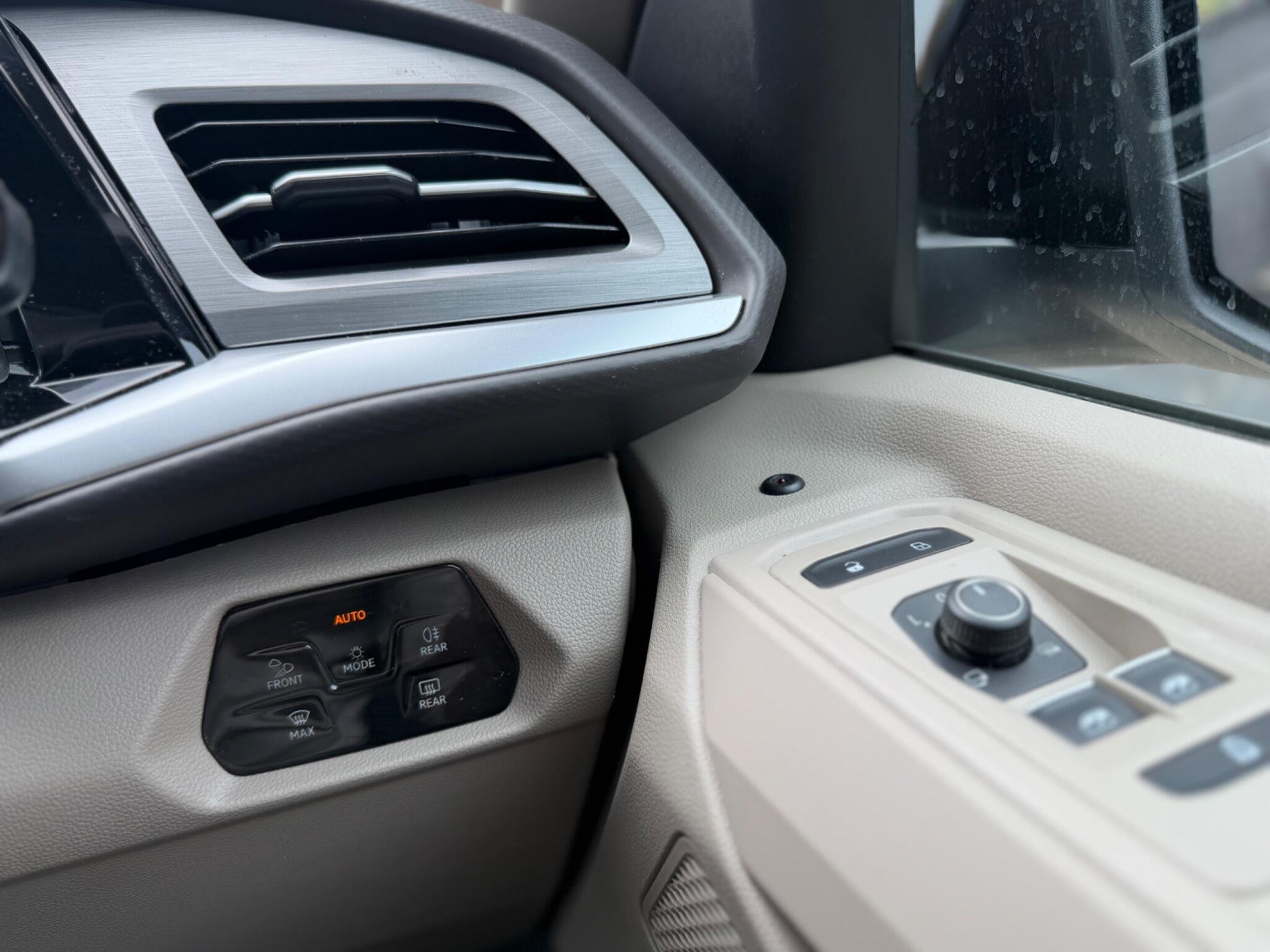 Volkswagen Multivan view 49