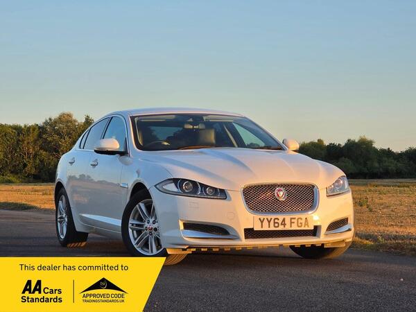 White 2014 Jaguar XF Saloon Rear-wheel drive Automatic