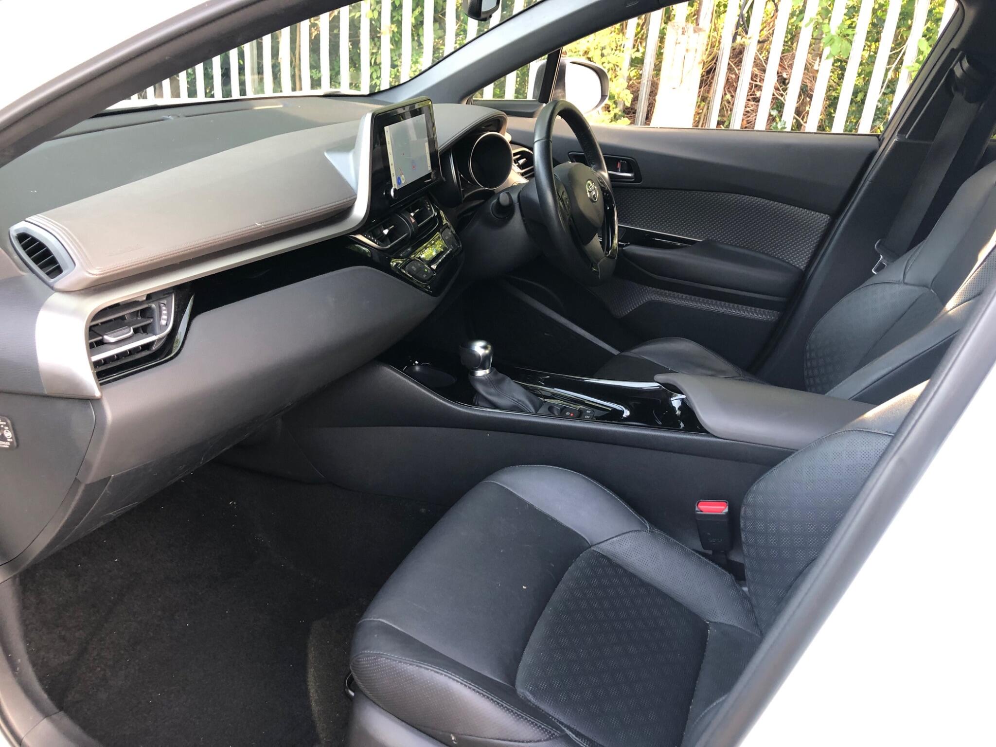 Toyota C-HR view 14
