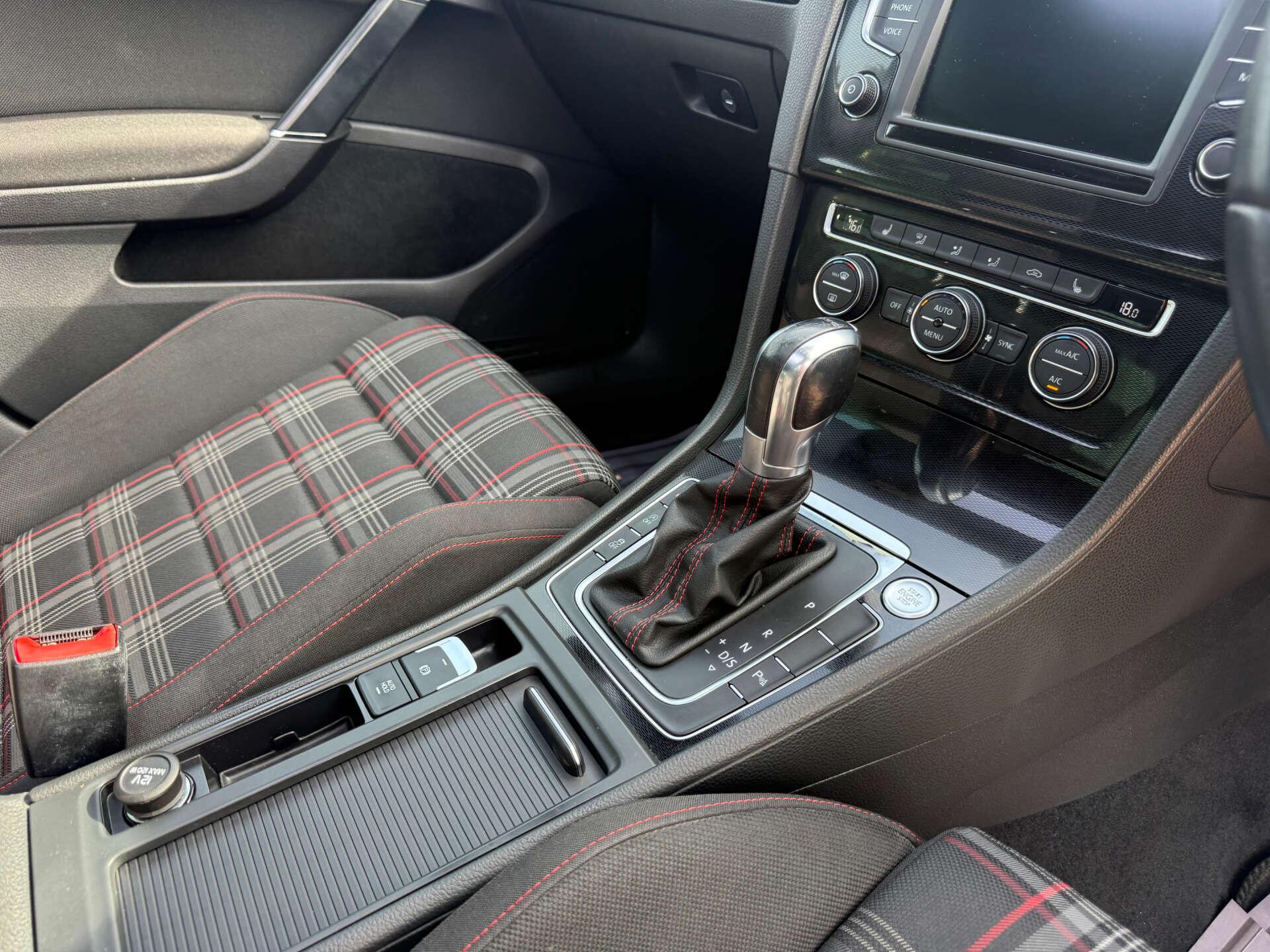 Volkswagen Golf view 45