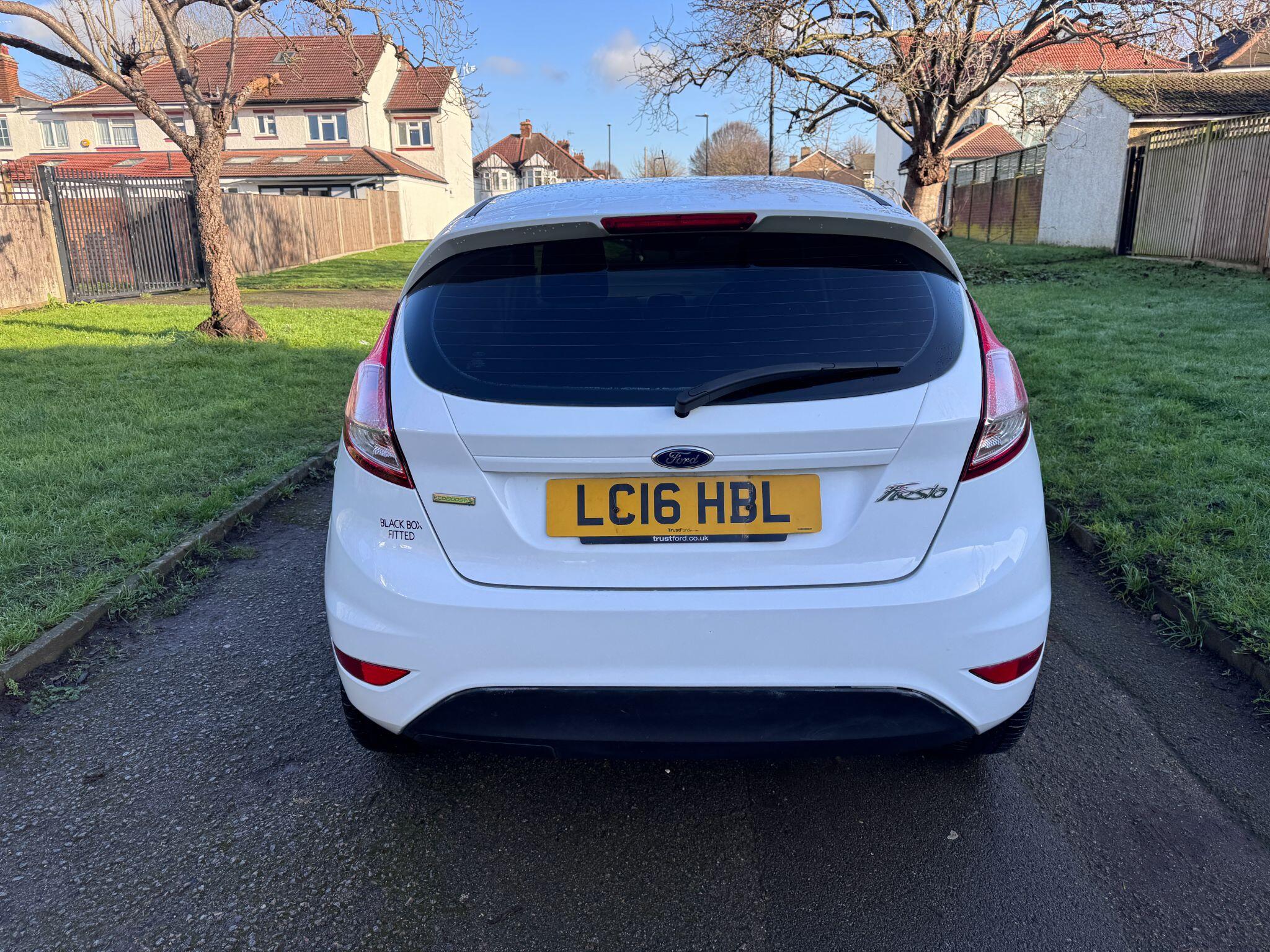 2016 Ford Fiesta image 8