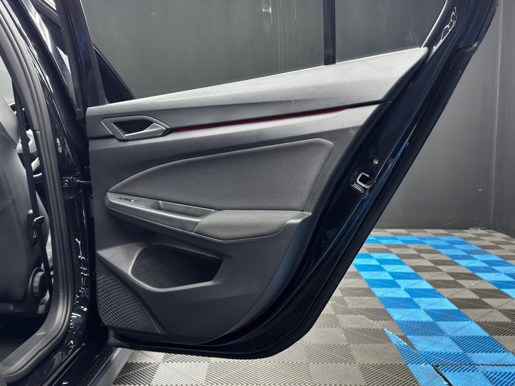 Volkswagen Golf view 43