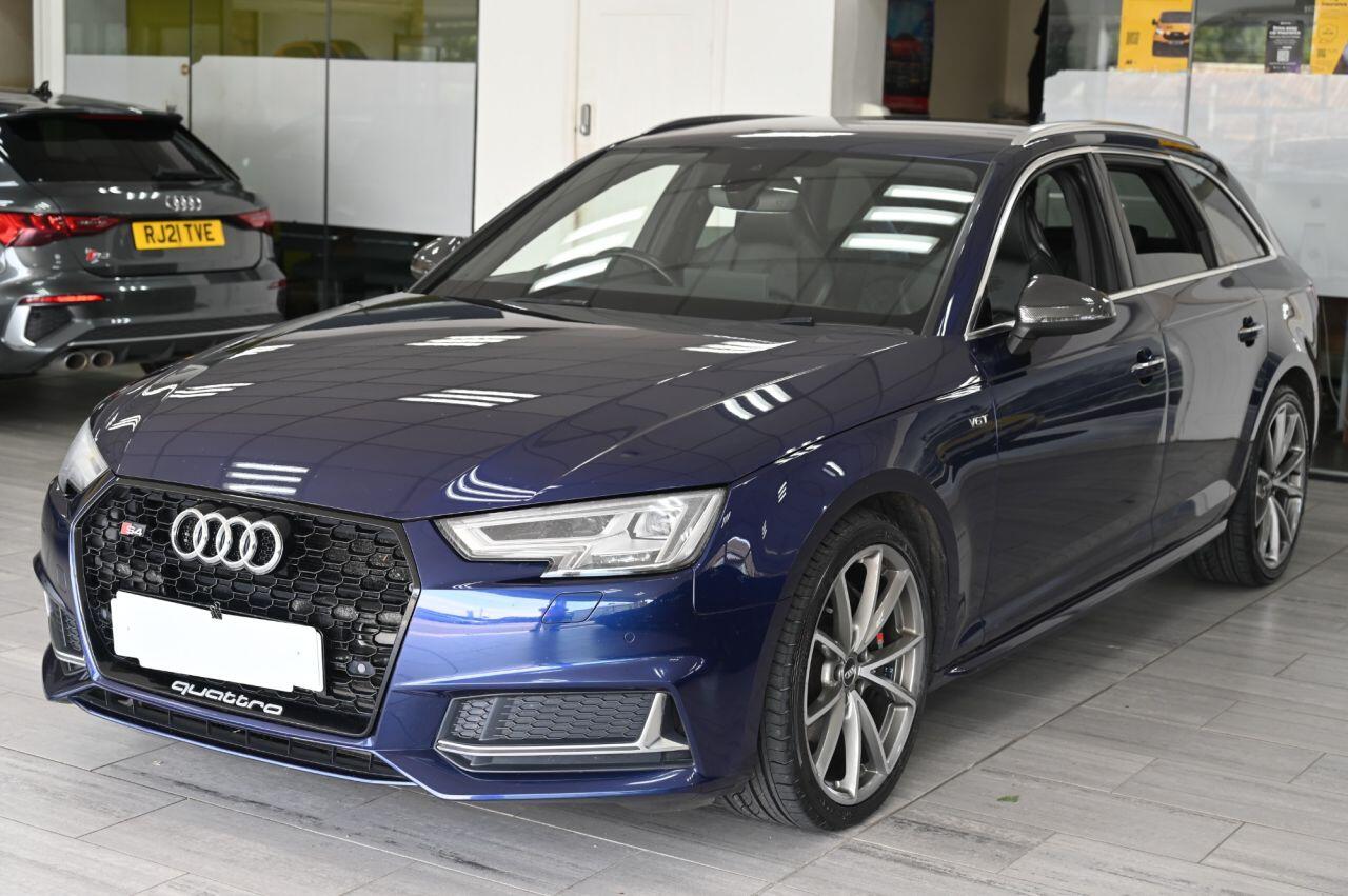 Audi S4 Avant view 5