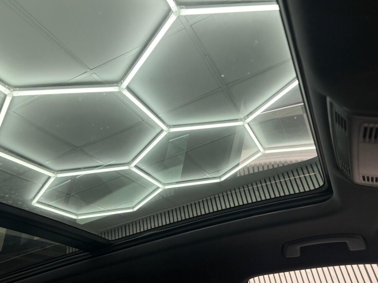 Volkswagen Tiguan view 24