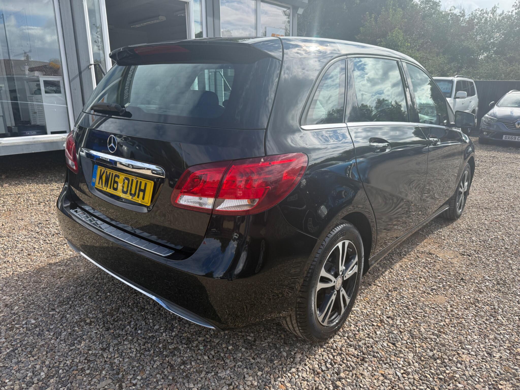 Mercedes-Benz B-Class view 3
