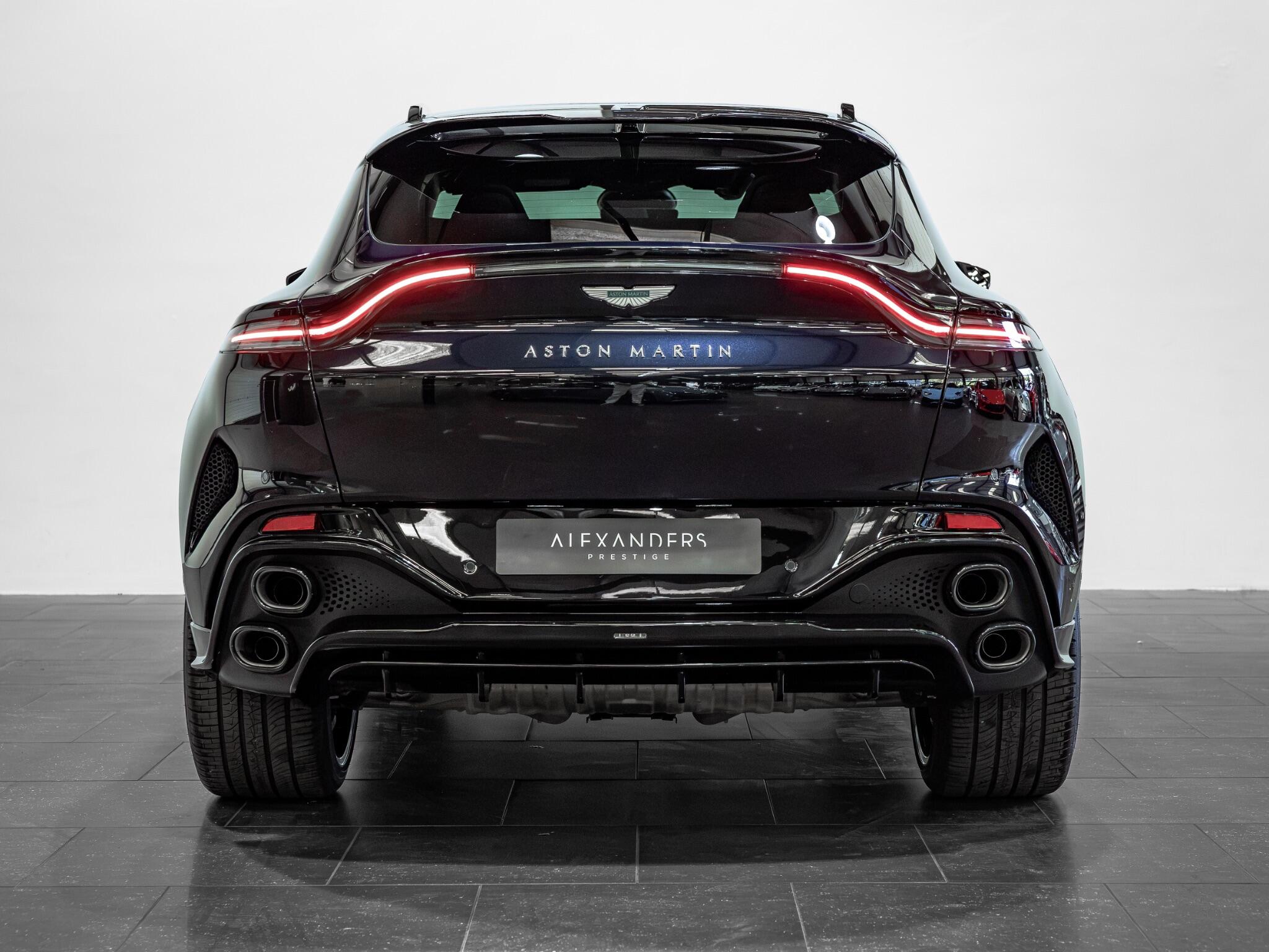 Aston Martin DBX view 10