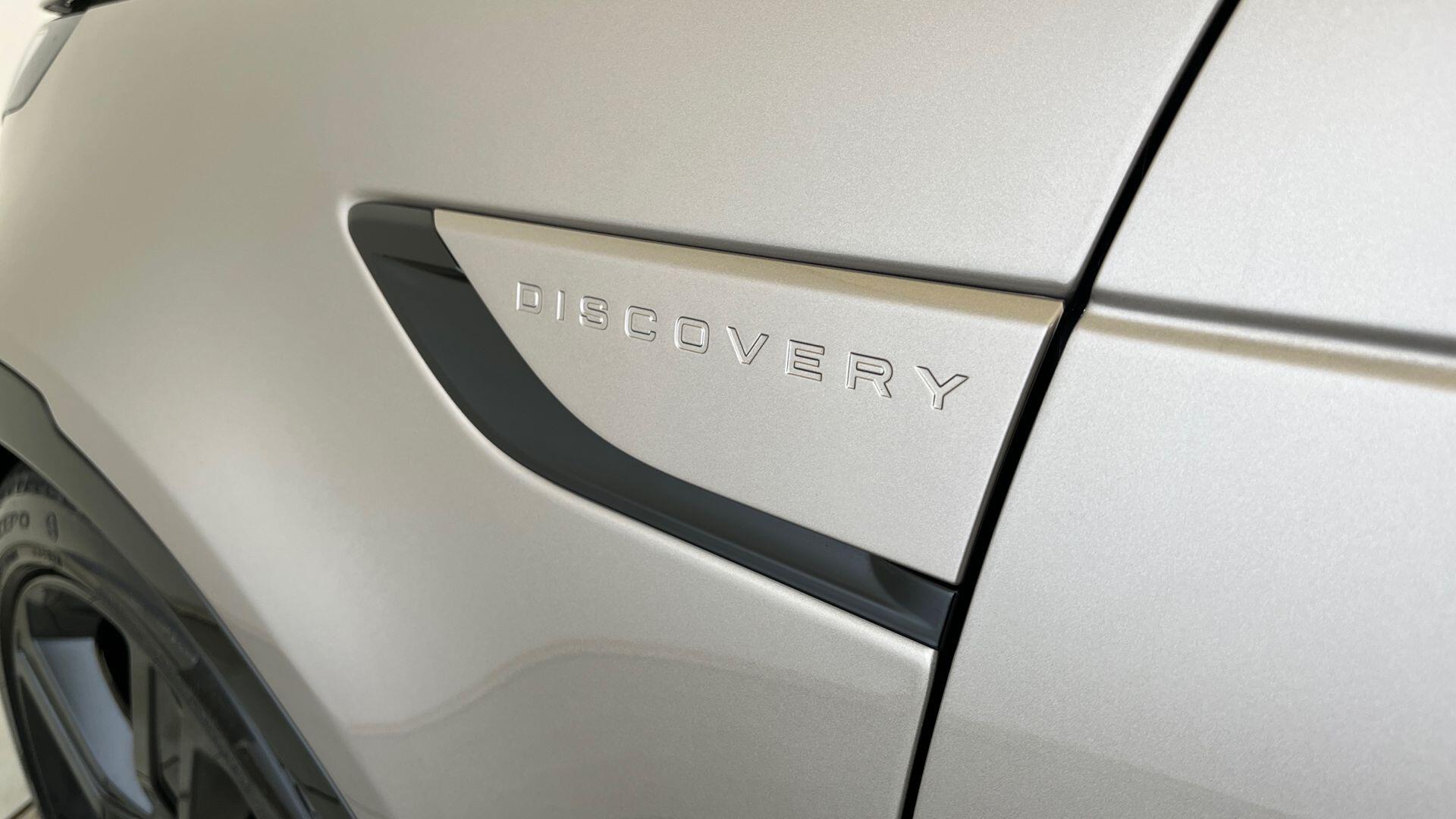 Land Rover Discovery view 28