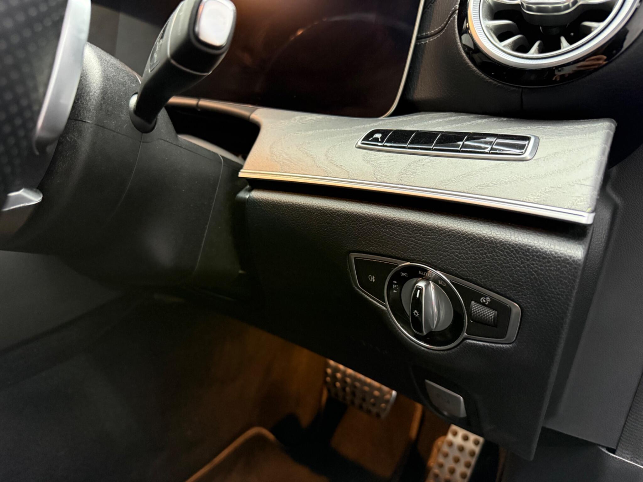 Mercedes-Benz CLS view 22