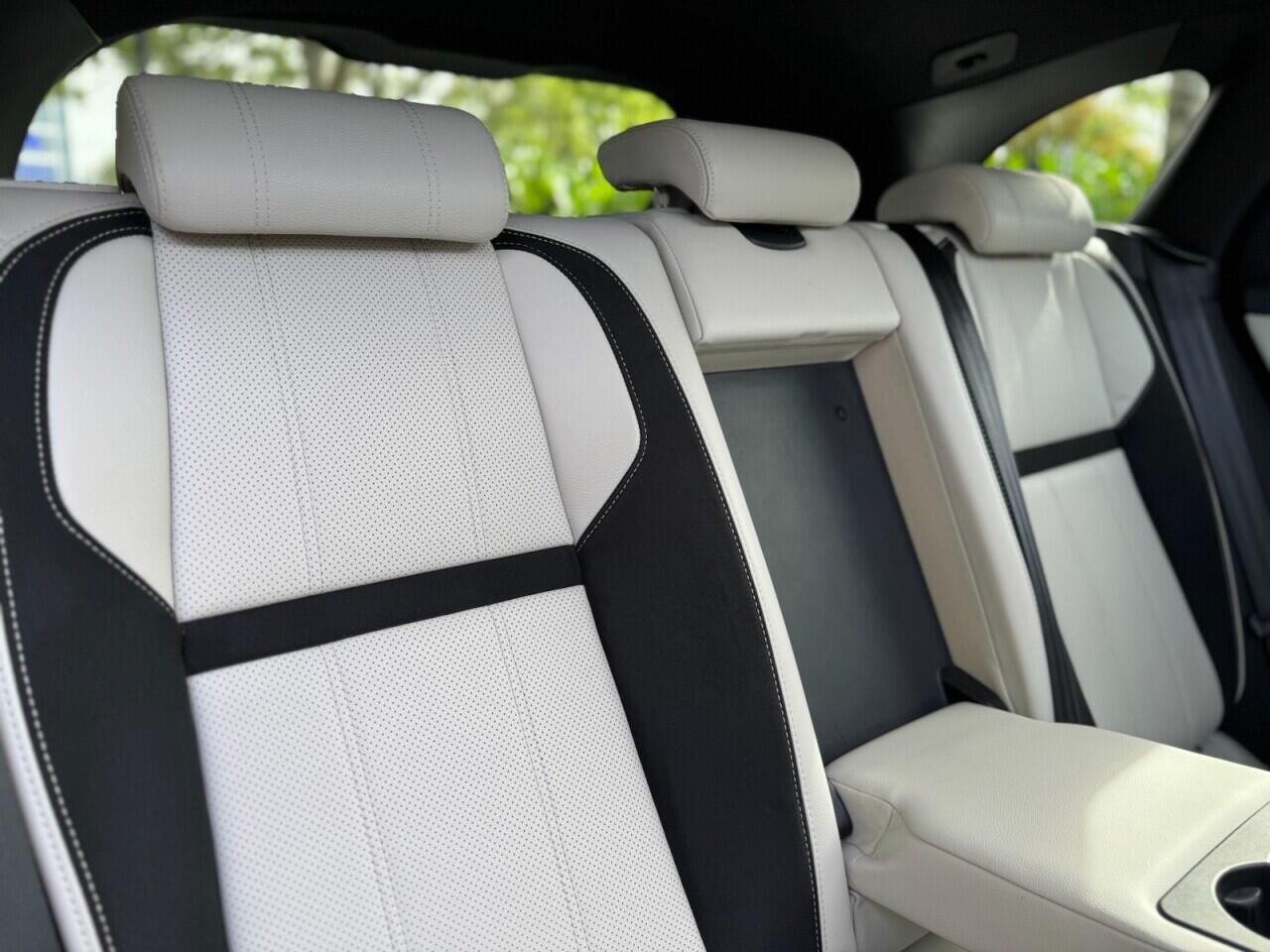 Land Rover Range Rover Velar view 32