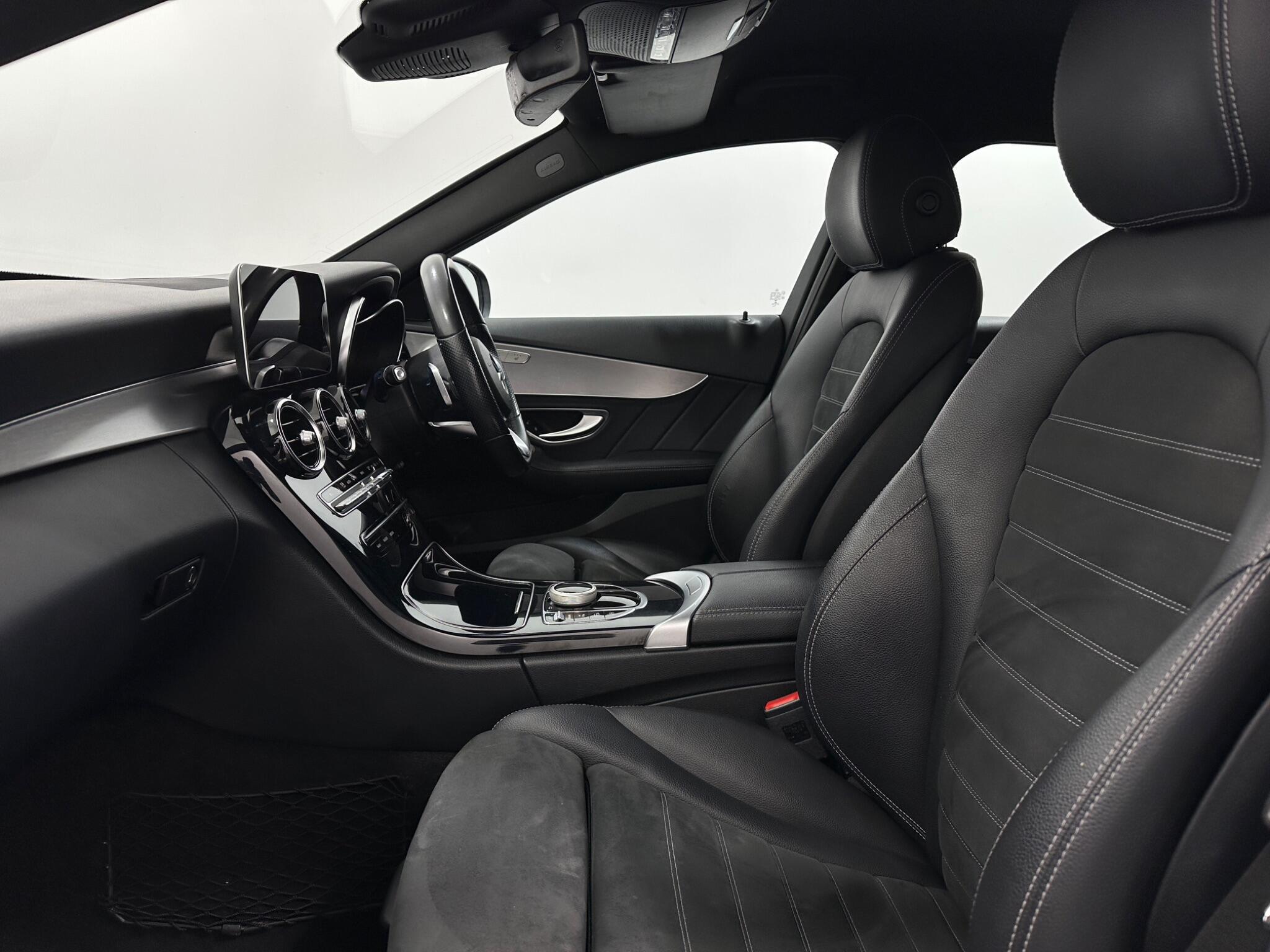 Mercedes-Benz C-Class view 36