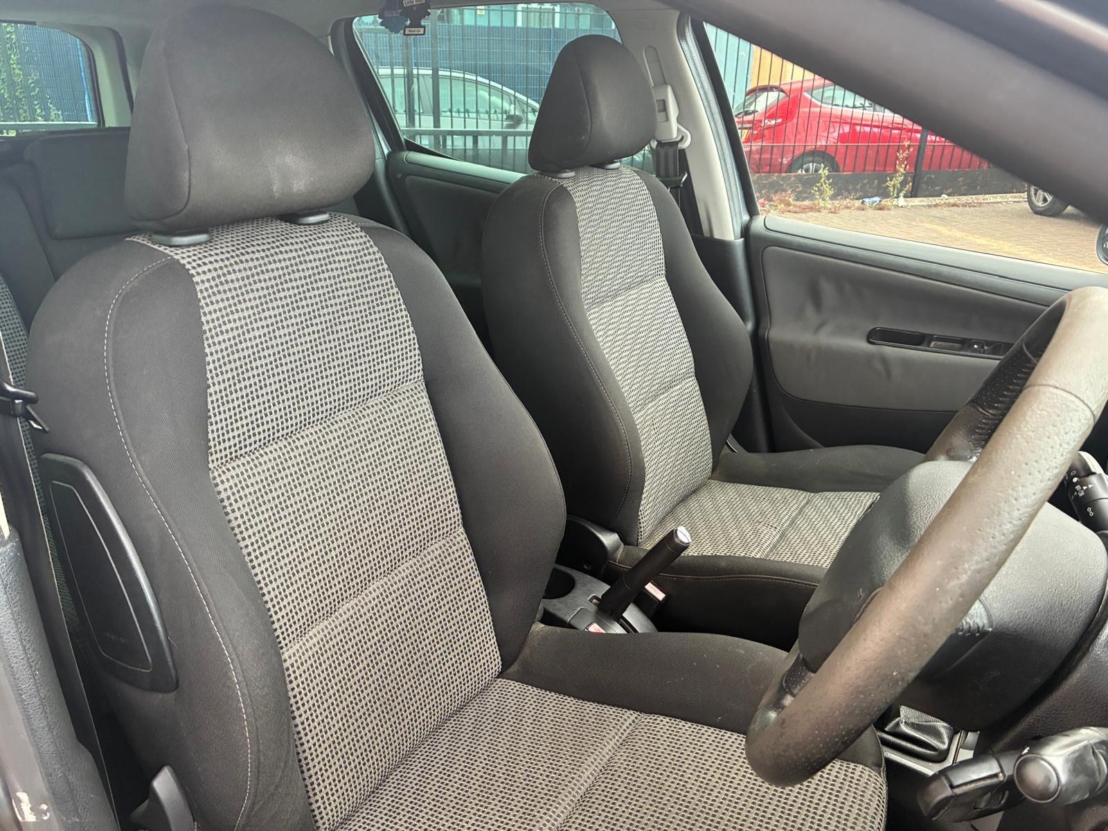 Peugeot 207 view 16