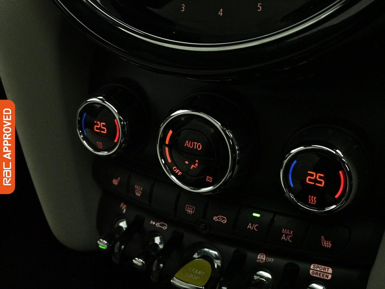 MINI Hatch view 19