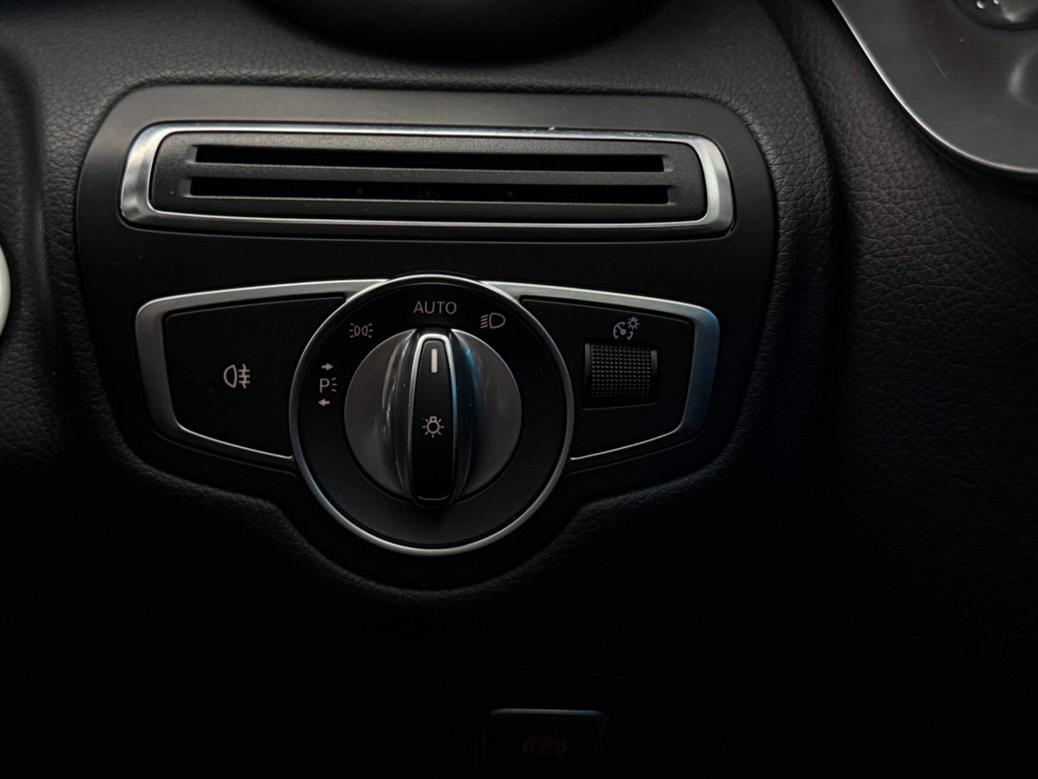 Mercedes-Benz C-Class view 13