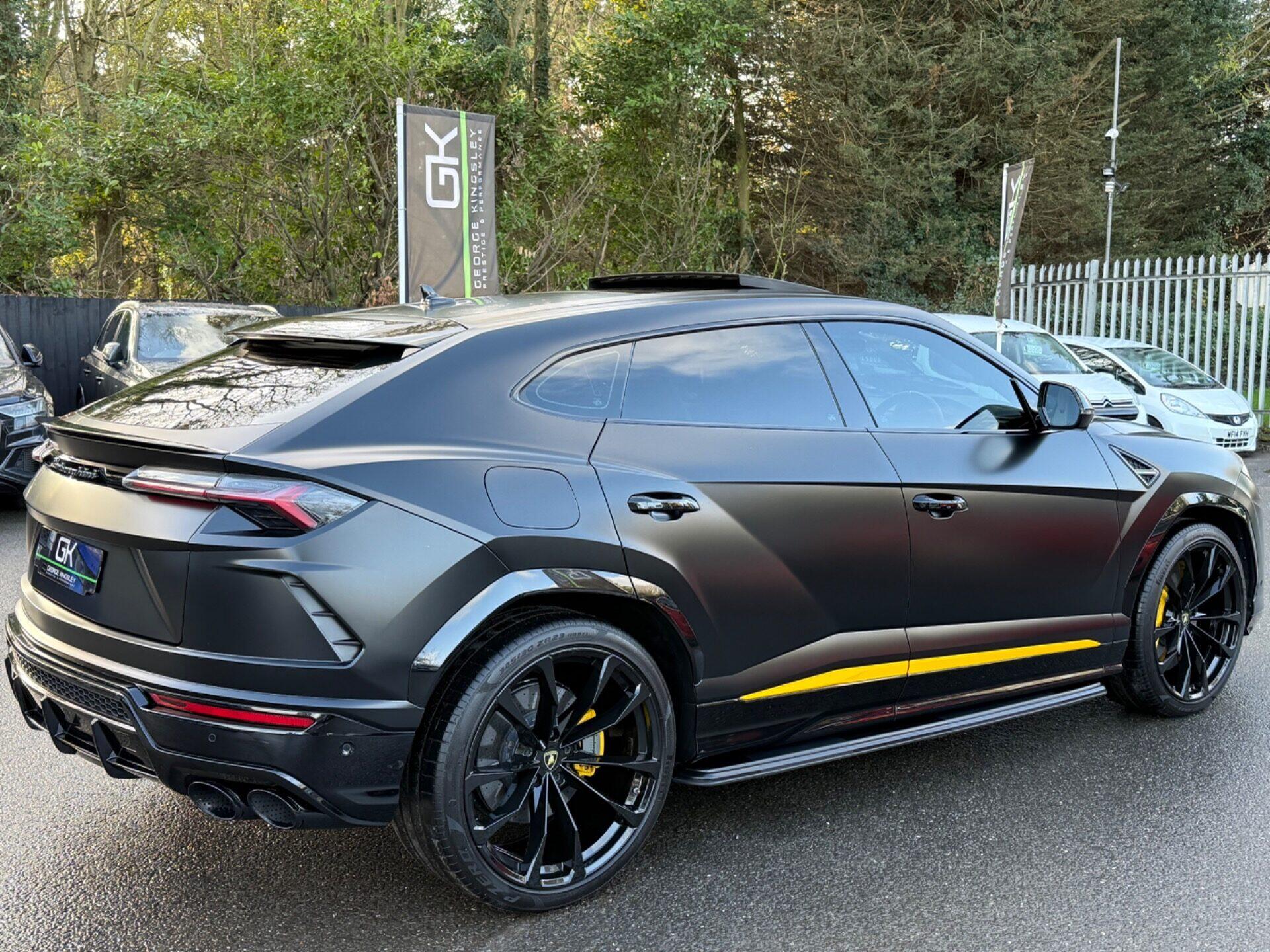 Lamborghini Urus view 6