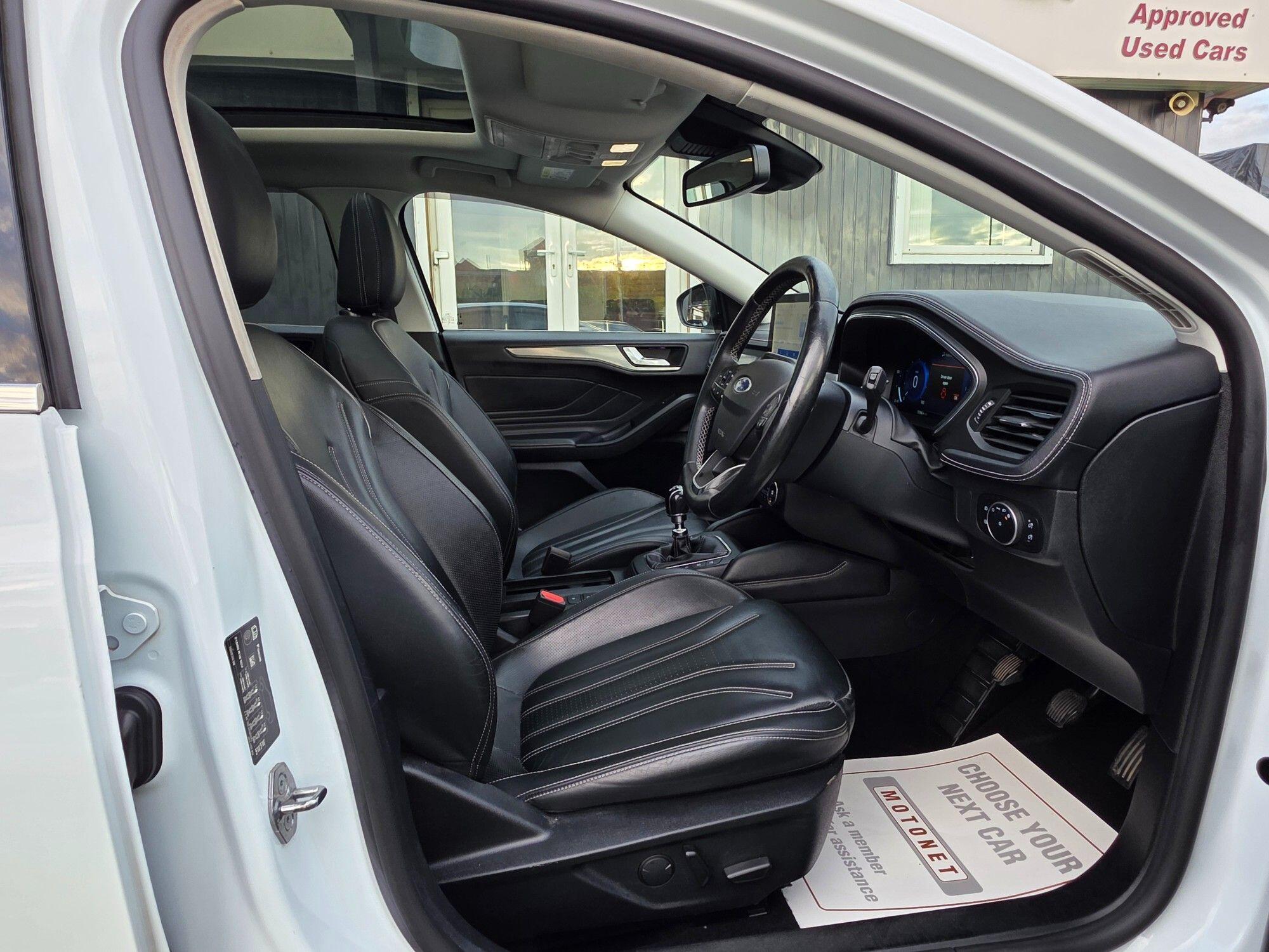 Ford Focus view 16