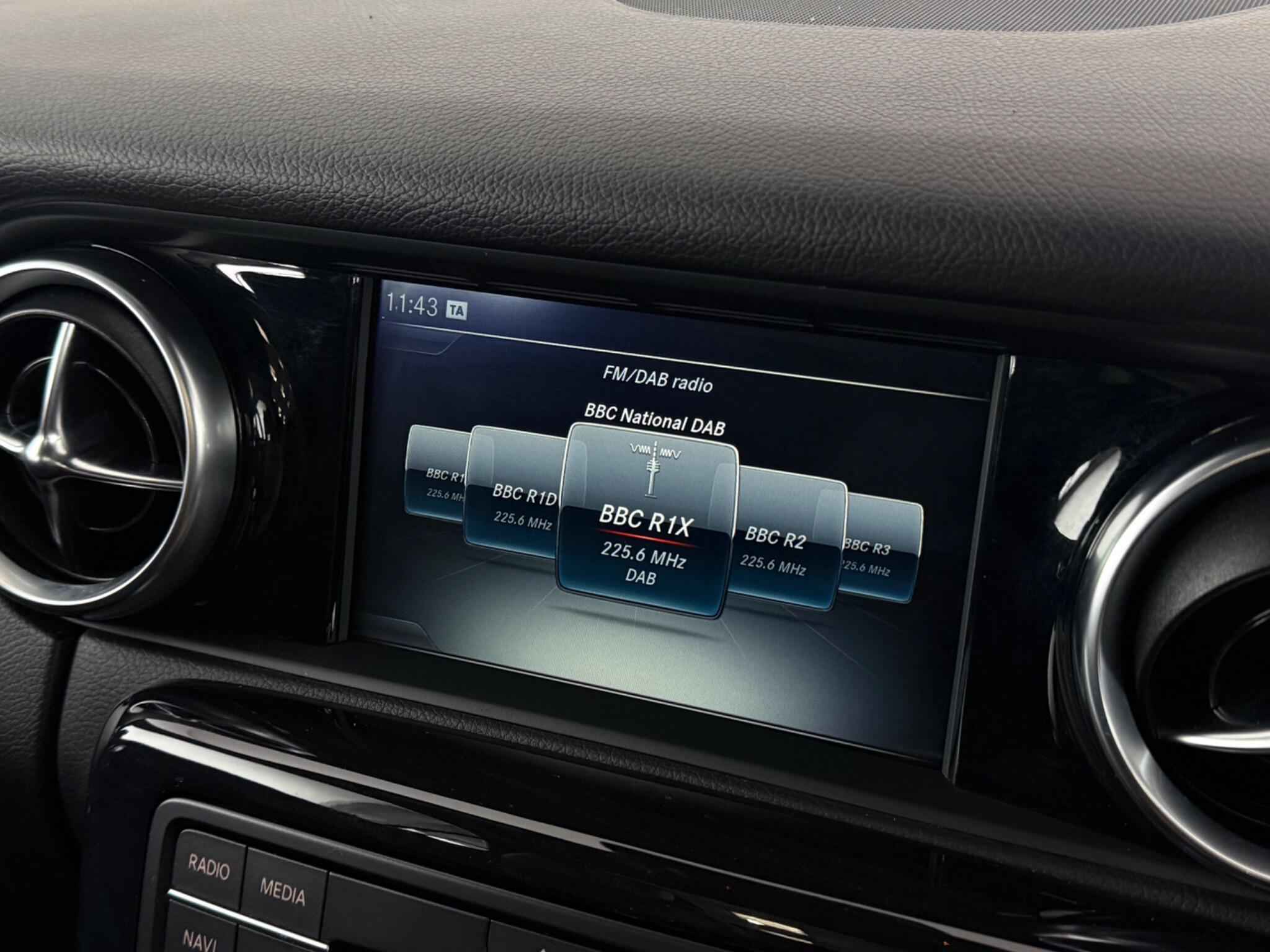 Mercedes-Benz SLC view 28
