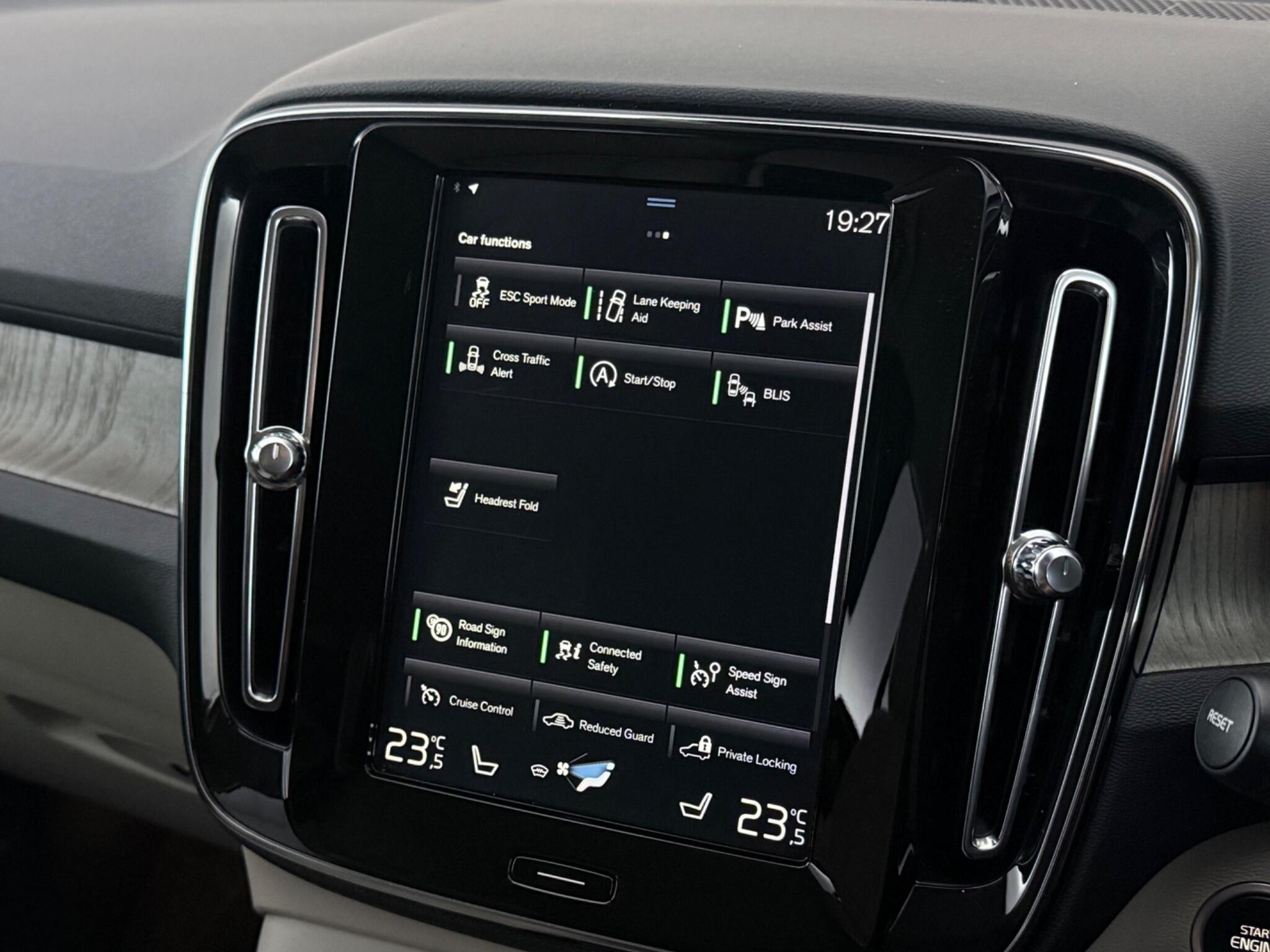 Volvo XC40 view 33