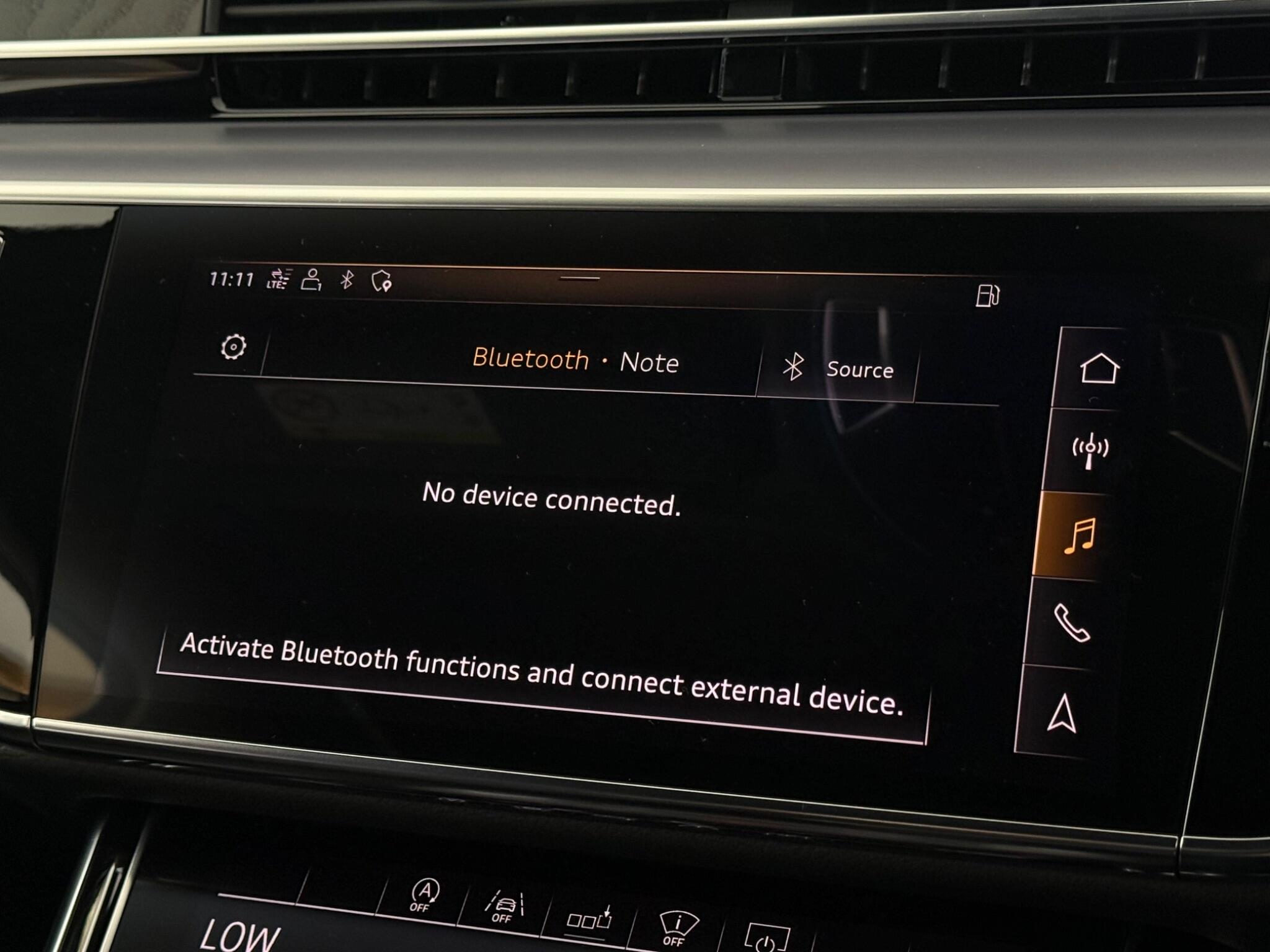 Audi A8 view 32