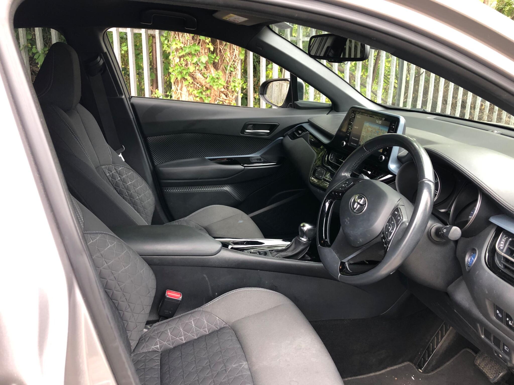Toyota C-HR view 15