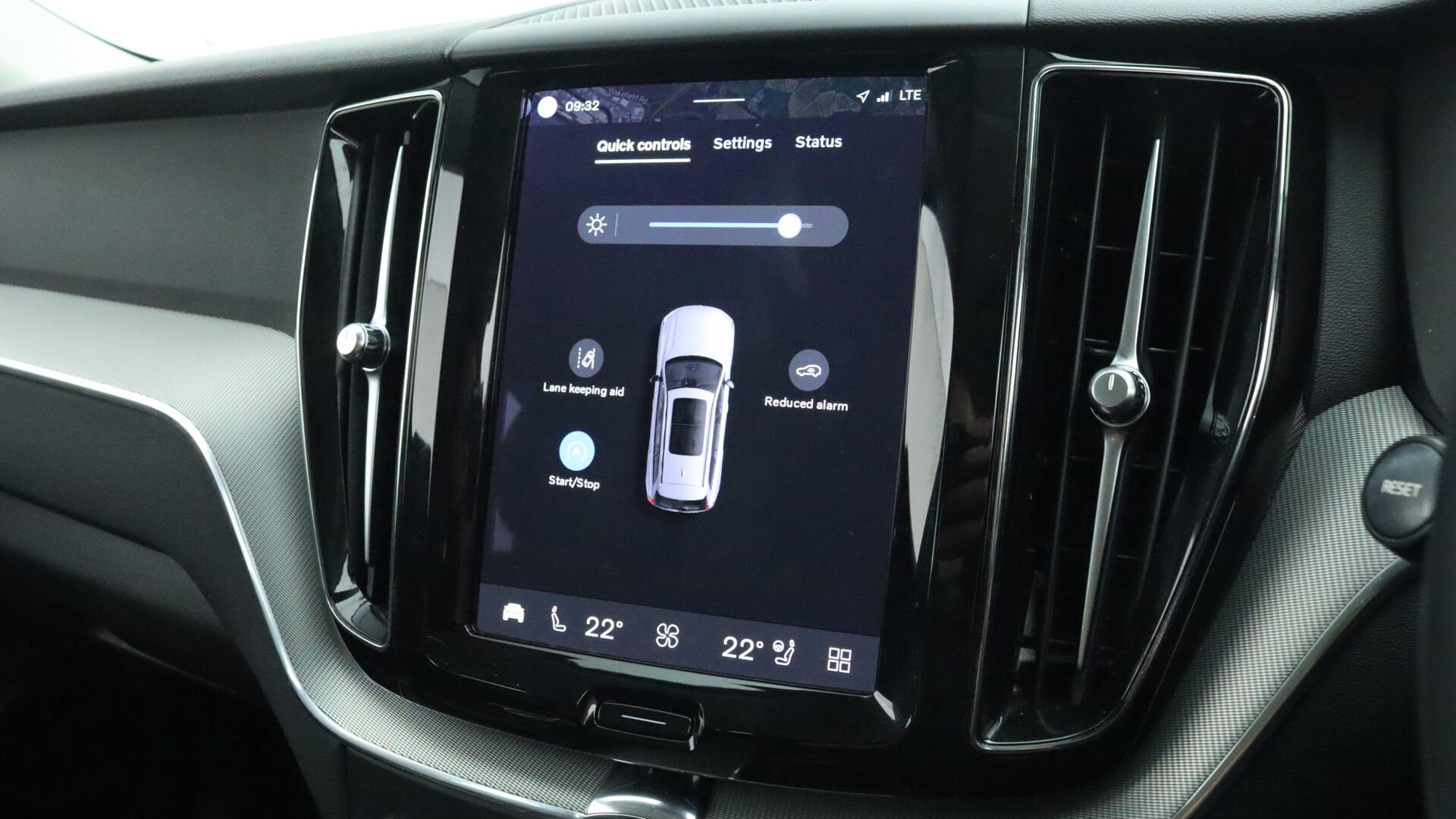Volvo XC60 view 40