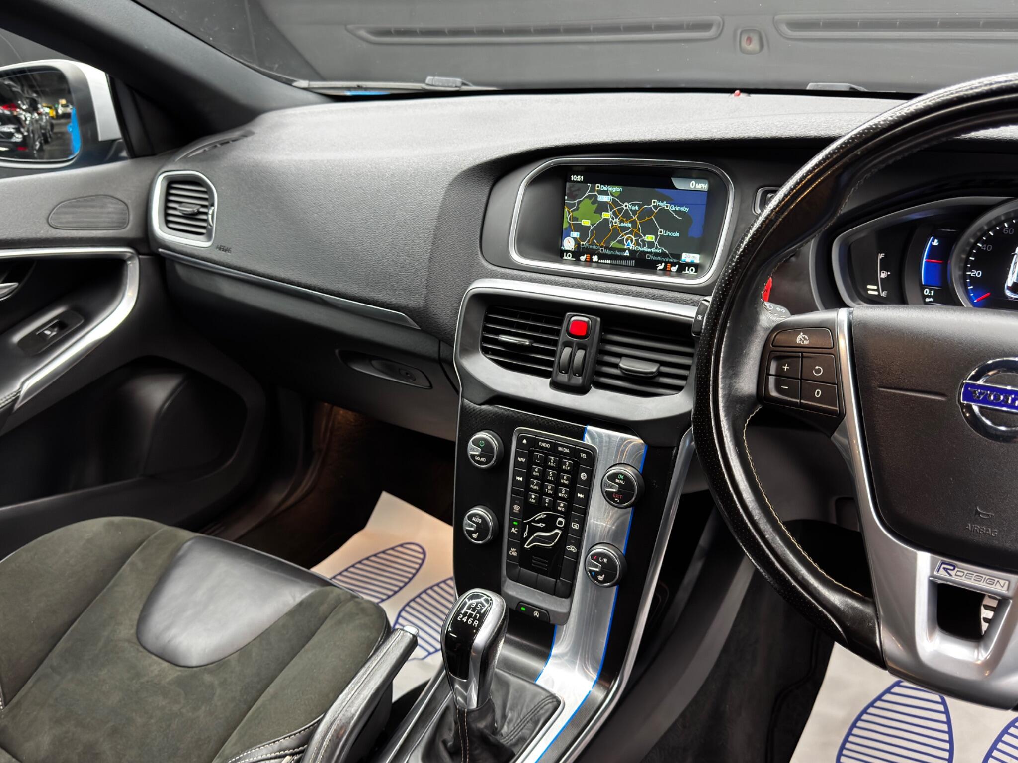 Volvo V40 view 23