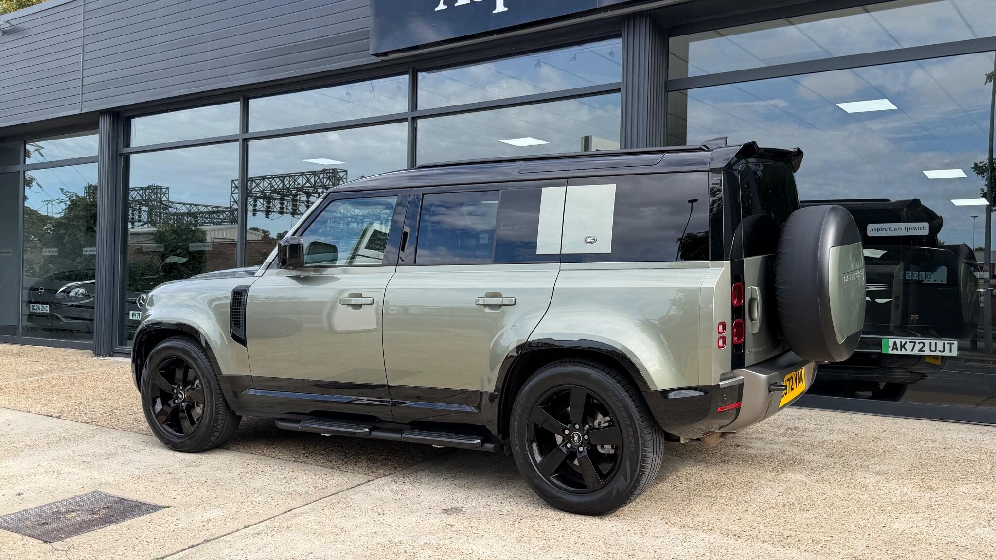 Land Rover Defender 110 view 6