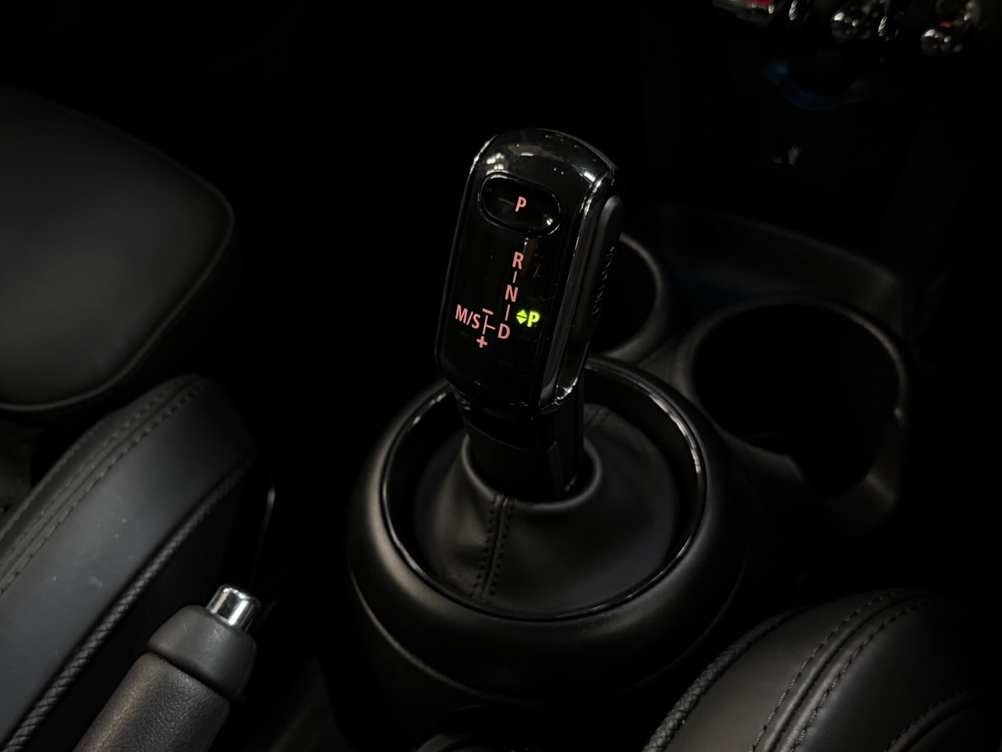 Mini Hatch view 4