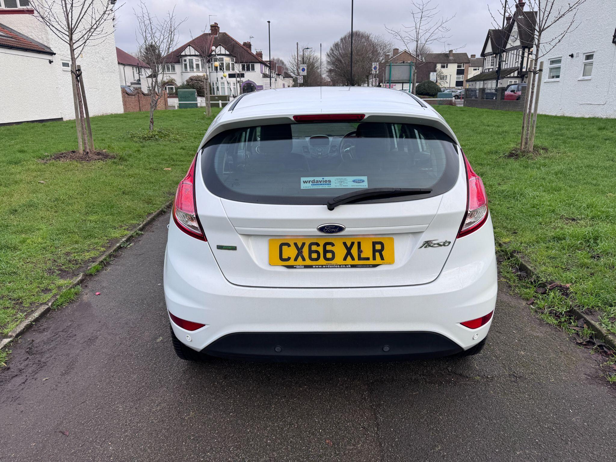 2016 Ford Fiesta image 10