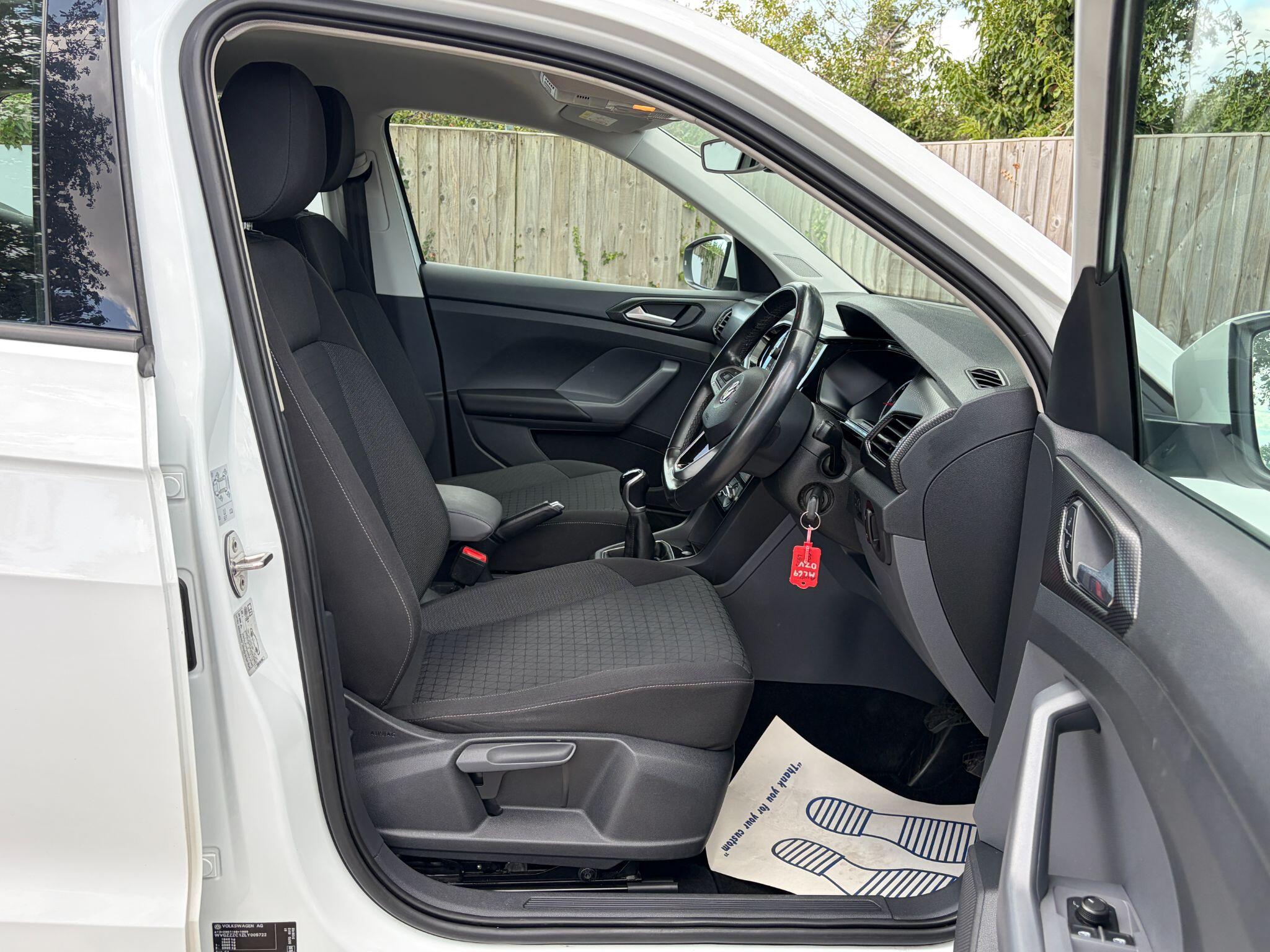 Volkswagen T-Cross view 11